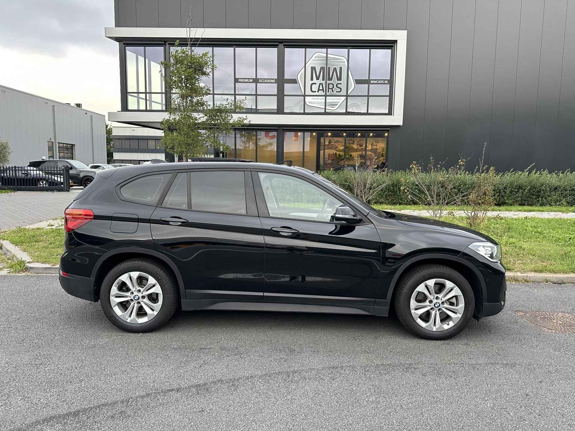 BMW X1 xDrive25e Executive Pano Navi - 2/28