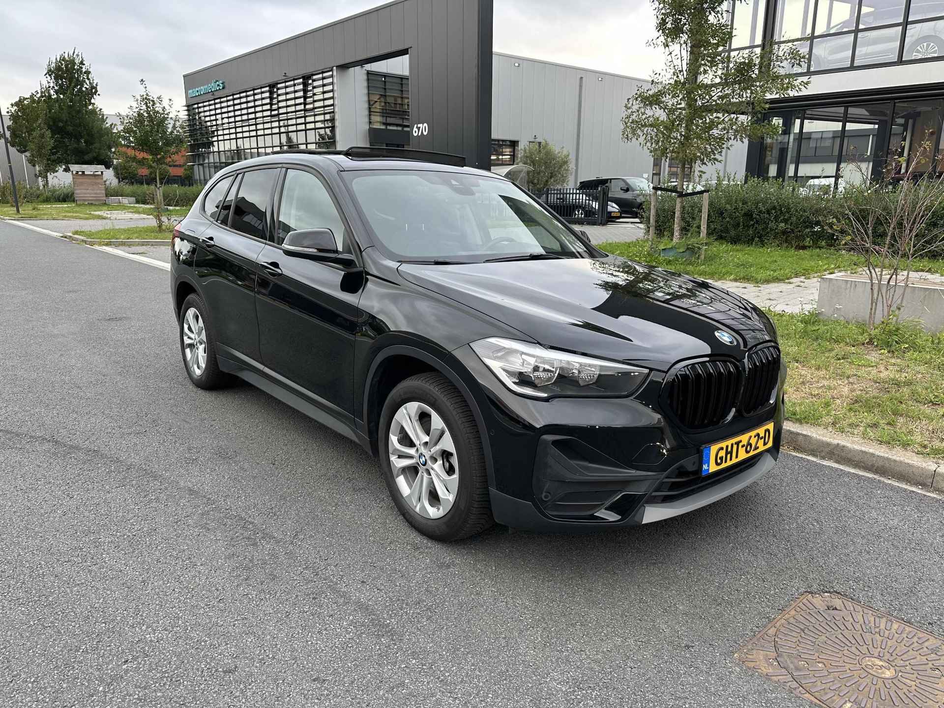 BMW X1 xDrive25e Executive Pano Navi - 3/28