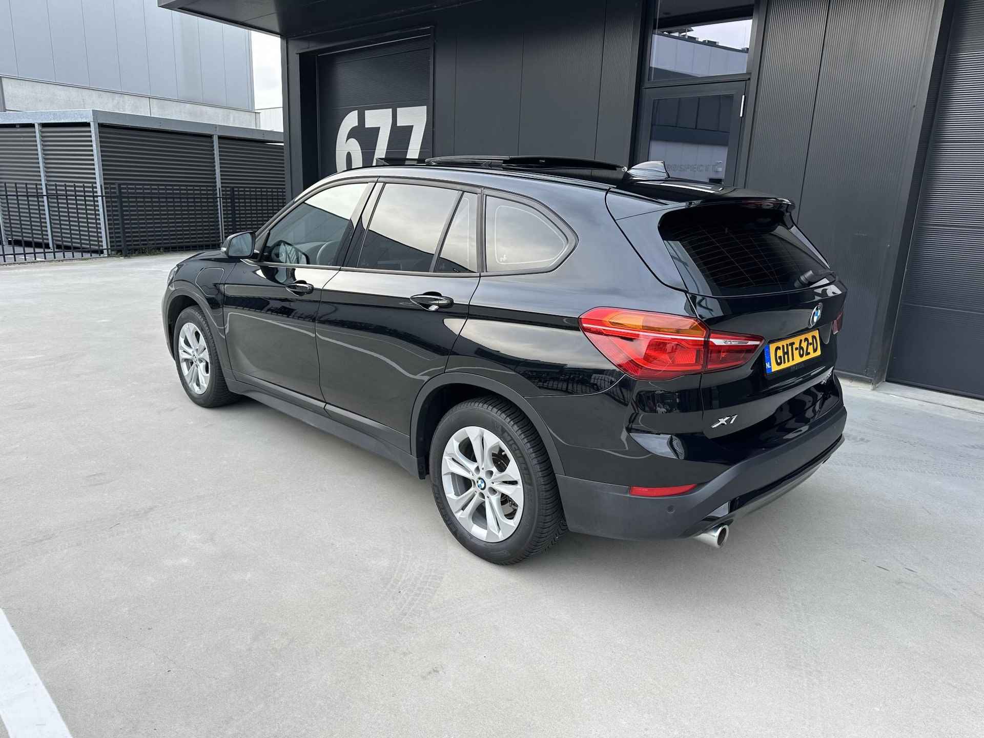 BMW X1 xDrive25e Executive Pano Navi - 10/28