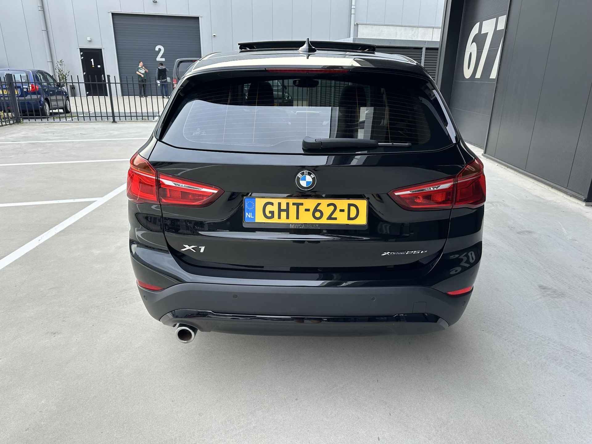 BMW X1 xDrive25e Executive Pano Navi - 11/28