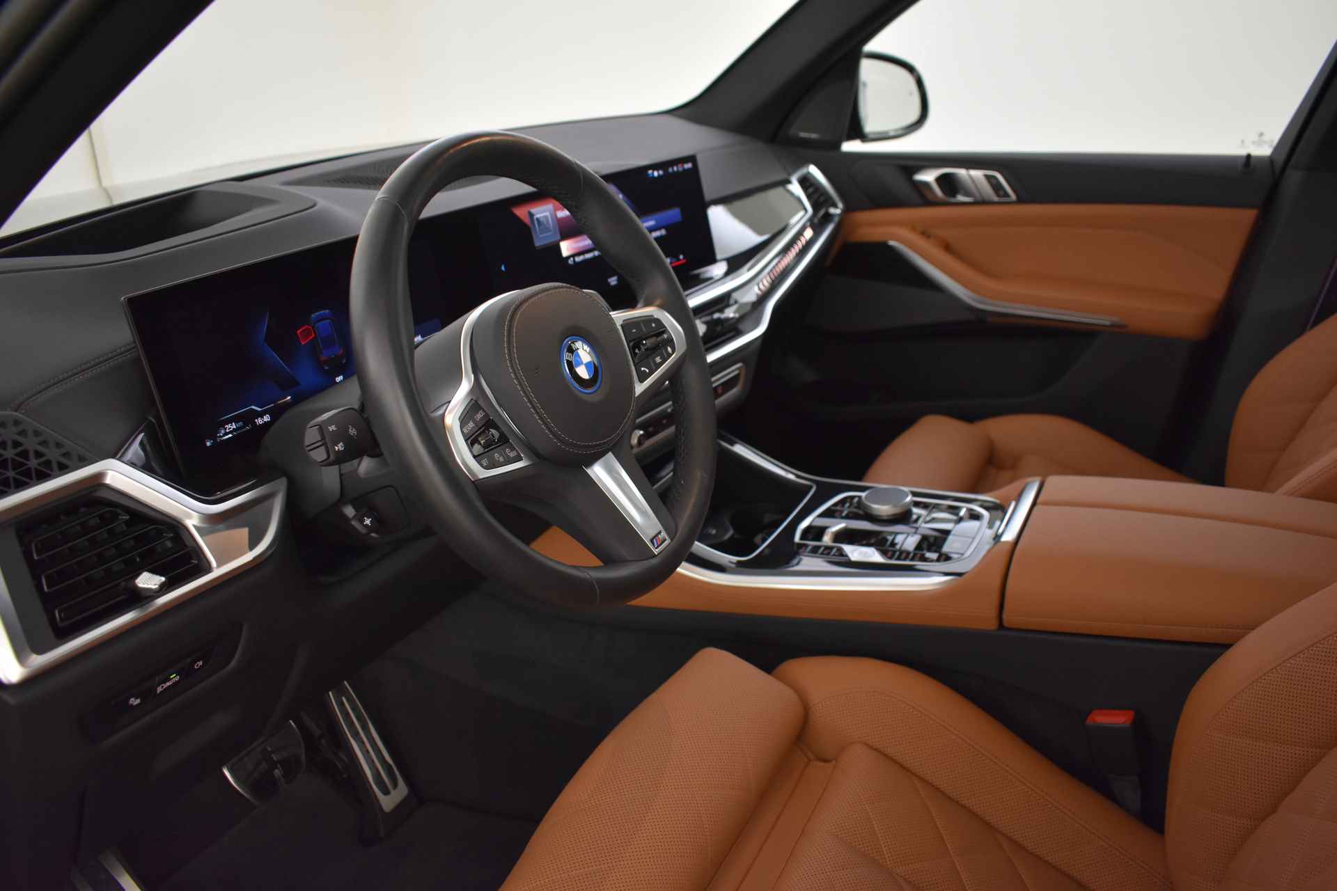 BMW X5 xDrive50e High Executive M Sport Automaat / Panoramadak / Parking Assistant Professional / Adaptieve LED / Gesture Control / Comfort Access / Driving Assistant Professional - 5/42