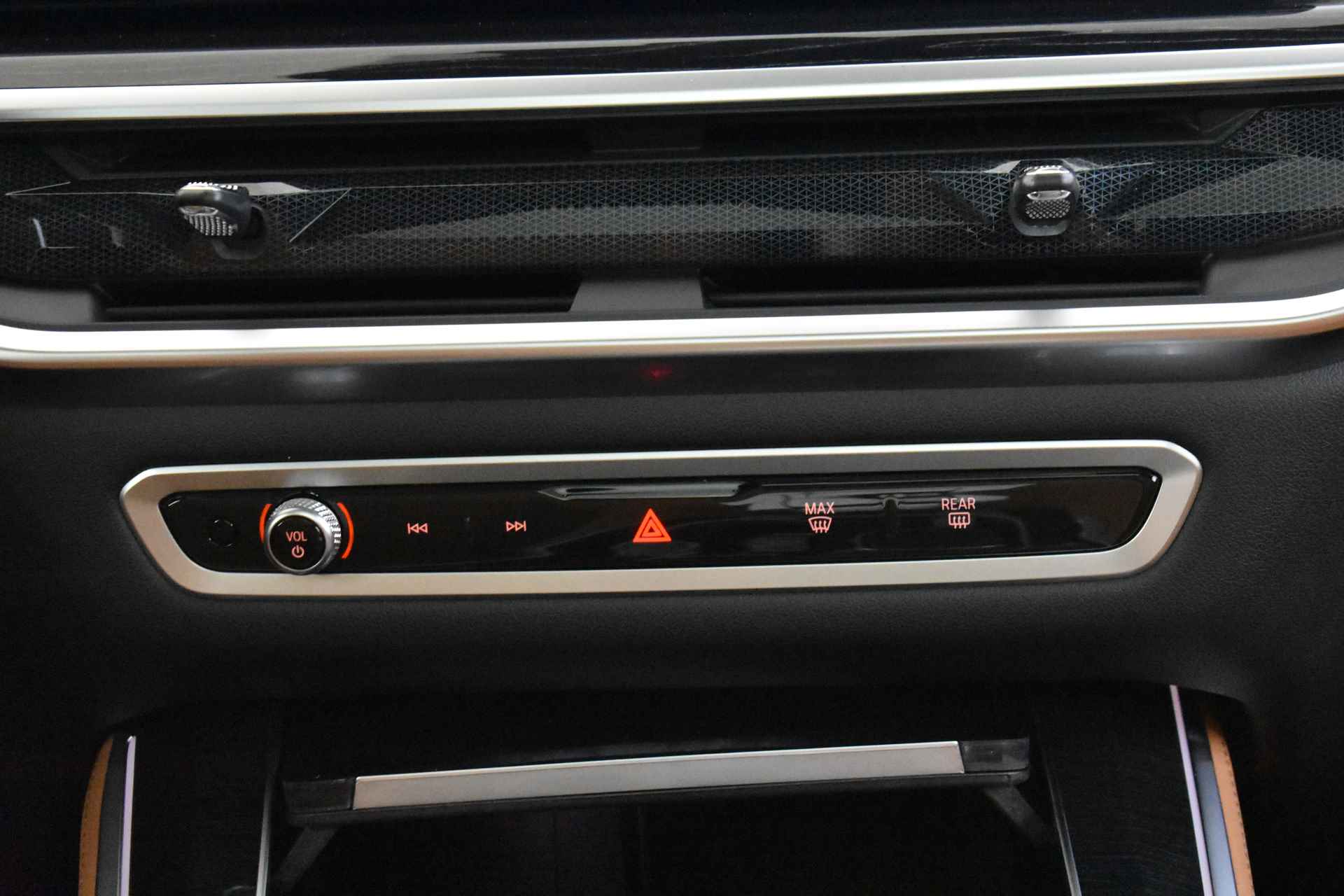 BMW X5 xDrive50e High Executive M Sport Automaat / Panoramadak / Parking Assistant Professional / Adaptieve LED / Gesture Control / Comfort Access / Driving Assistant Professional - 33/42