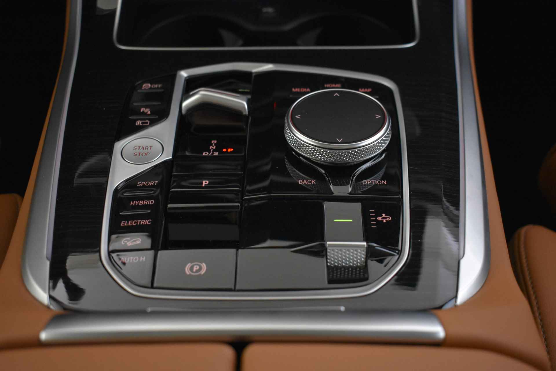BMW X5 xDrive50e High Executive M Sport Automaat / Panoramadak / Parking Assistant Professional / Adaptieve LED / Gesture Control / Comfort Access / Driving Assistant Professional - 34/42