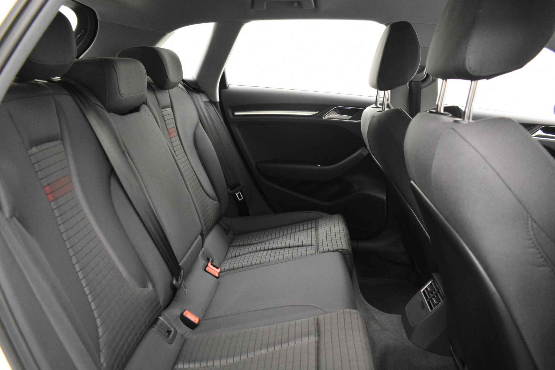 Audi A3 Sportback 1.4 e-tron Incl BTW Sport S Line Virtual cockpit PDC Stuur+Stoelverw Cruise - 32/41