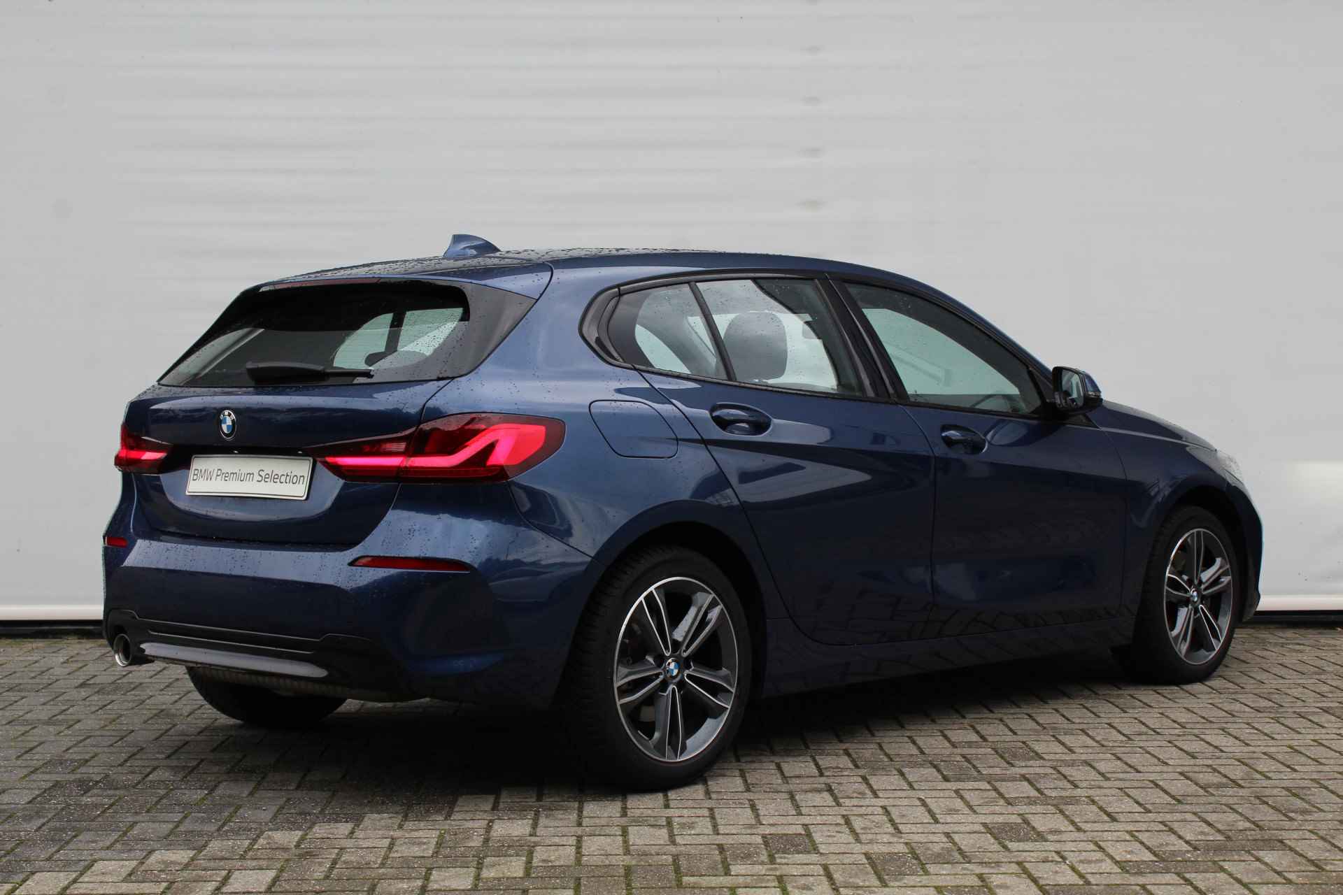 BMW 1-serie 118i Executive Sport Line Automaat / Sportstoelen / PDC / Cruise Control / Adaptieve LED / Live Cockpit Professional / Multifunctioneel stuurwiel - 4/29