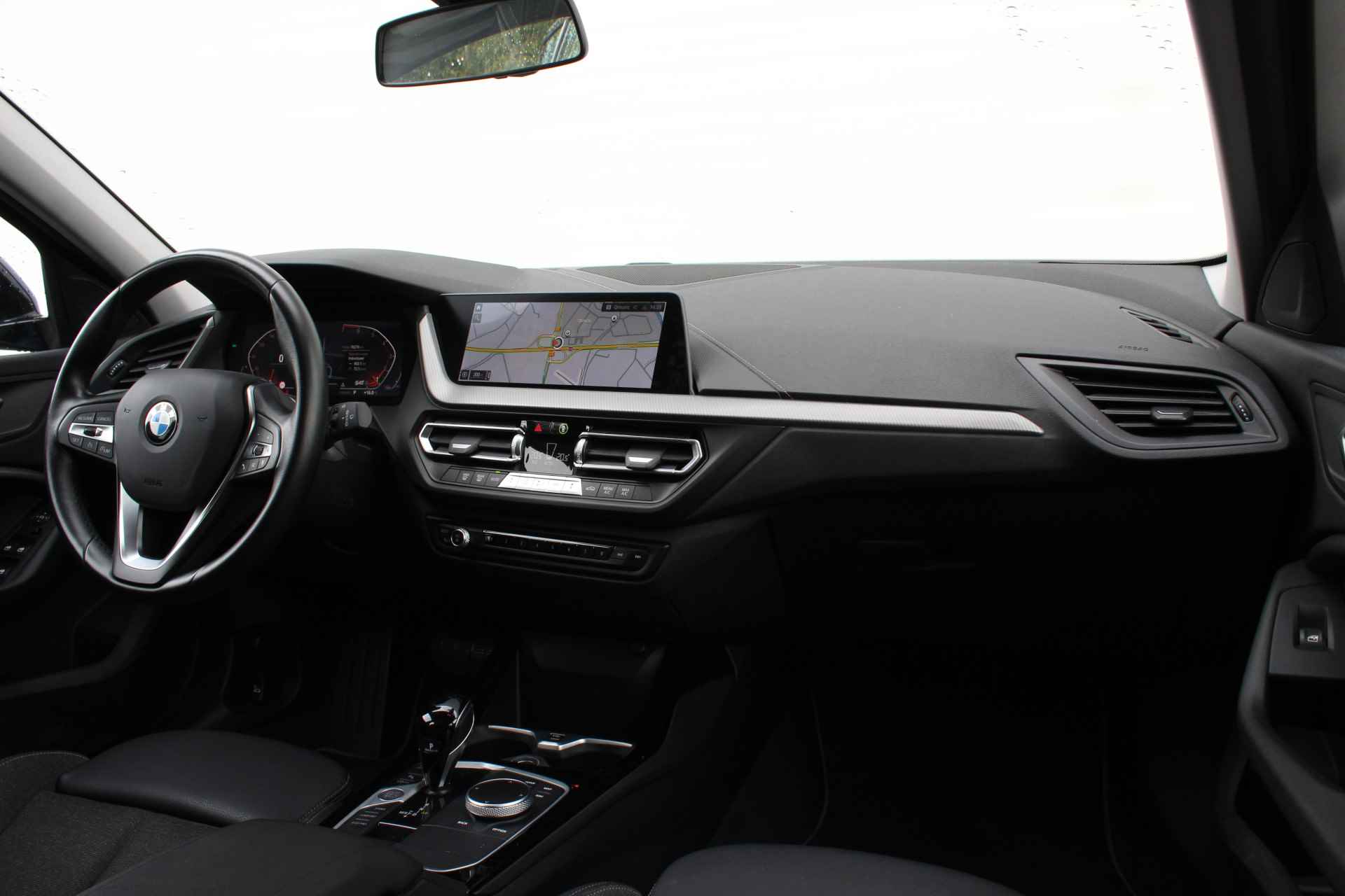 BMW 1-serie 118i Executive Sport Line Automaat / Sportstoelen / PDC / Cruise Control / Adaptieve LED / Live Cockpit Professional / Multifunctioneel stuurwiel - 12/29