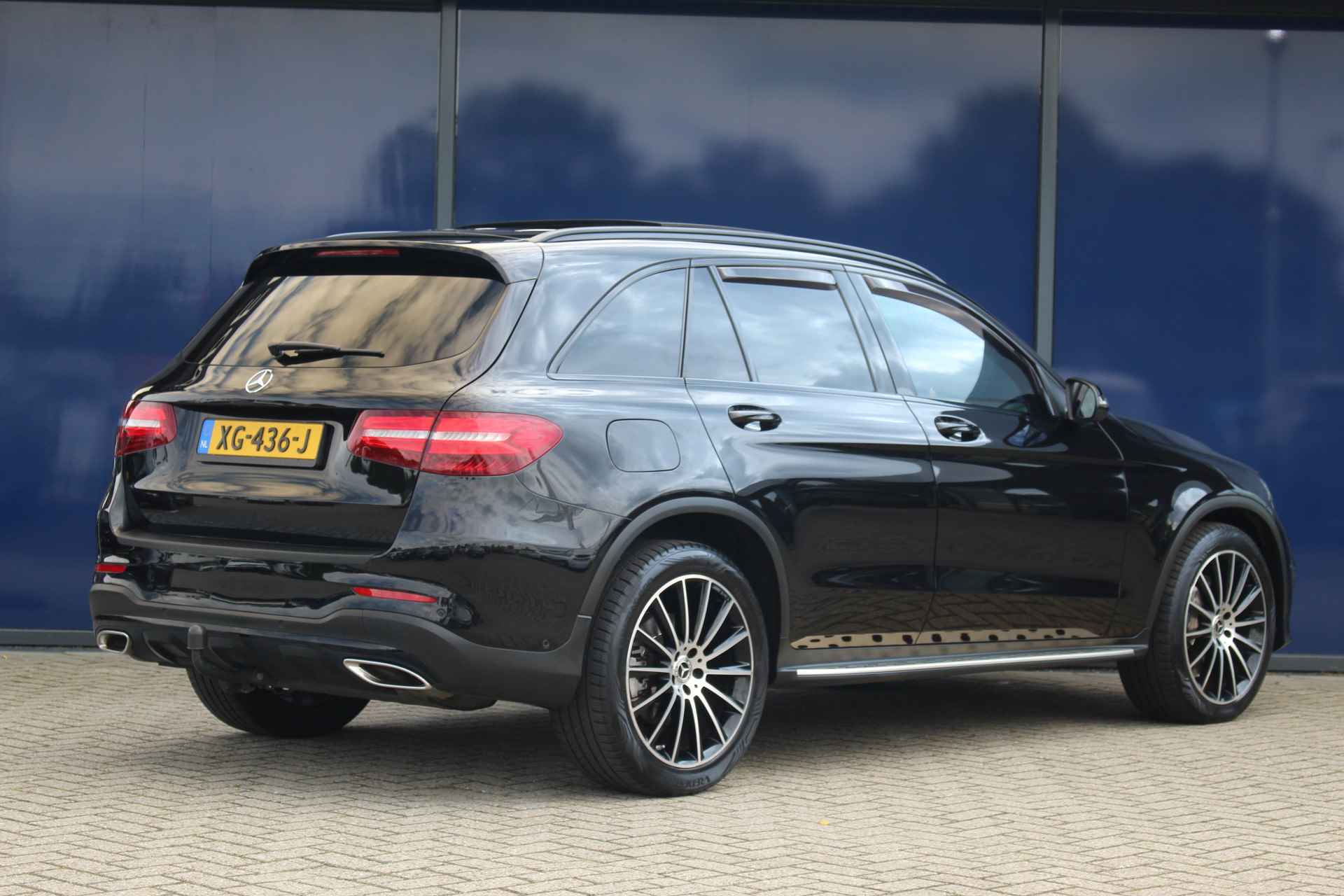 Mercedes-Benz GLC 250 4MATIC AMG Premium | Pano | Adaptive | Trekhaak | 19"LMV | Camera | Dodehoek - 2/48