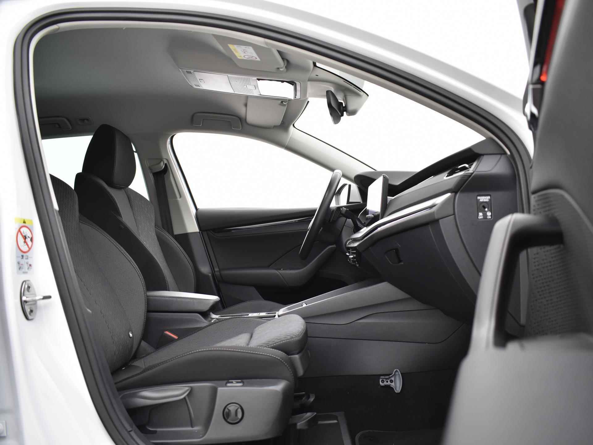 Skoda Octavia Combi 1.5 e-Tsi 150pk DSG 150pk Business Edition | Camera | Apple Car Play | Massagefunctie | Keyless | ACC | Navigatie | Stuurwielverwarming | 17"Velgen | Garantie t/m 05-12-2026 of 100.000km - 12/30
