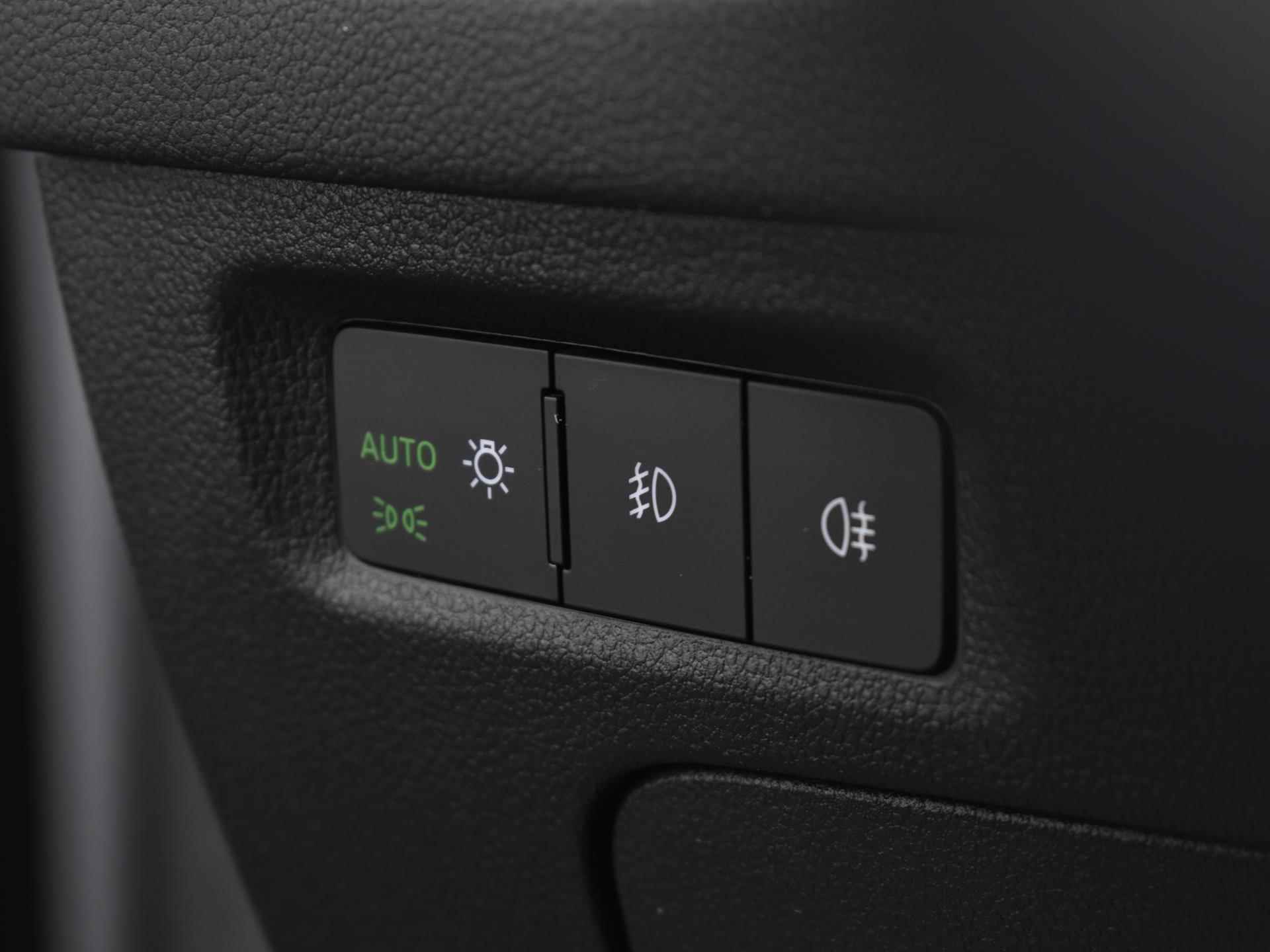 Skoda Octavia Combi 1.5 e-Tsi 150pk DSG 150pk Business Edition | Camera | Apple Car Play | Massagefunctie | Keyless | ACC | Navigatie | Stuurwielverwarming | 17"Velgen | Garantie t/m 05-12-2026 of 100.000km - 27/30