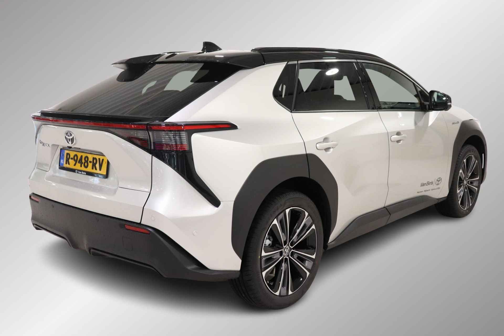 Toyota bZ4X Launch Edition Premium 71 kWh | Direct leverbaar, PANO, DEMO, BSM, 1-Fase, Sensoren, Apple Carplay/Android Auto, Zeer luxe! - 2/37