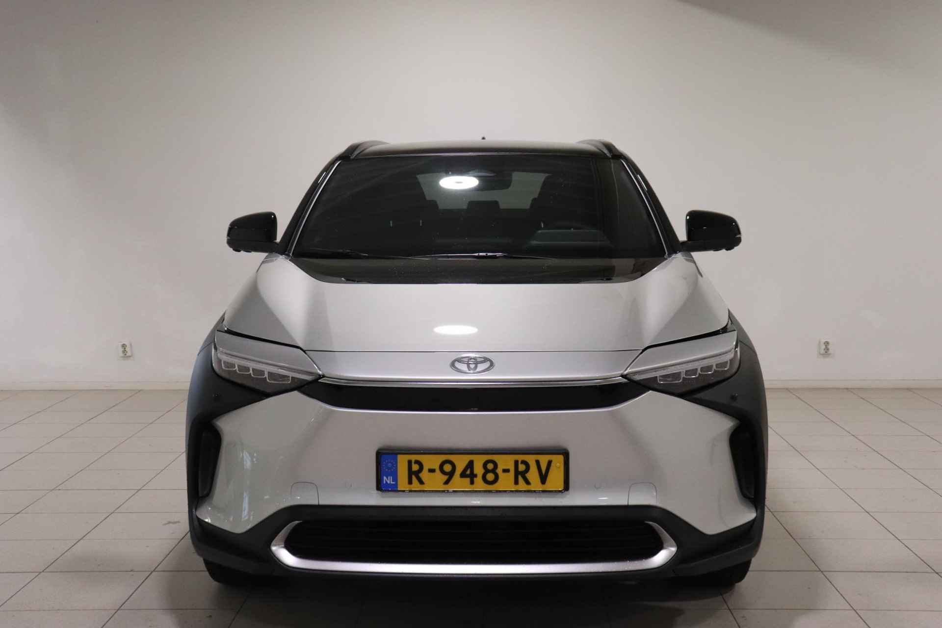 Toyota bZ4X Launch Edition Premium 71 kWh | Direct leverbaar, PANO, DEMO, BSM, 1-Fase, Sensoren, Apple Carplay/Android Auto, Zeer luxe! - 15/36