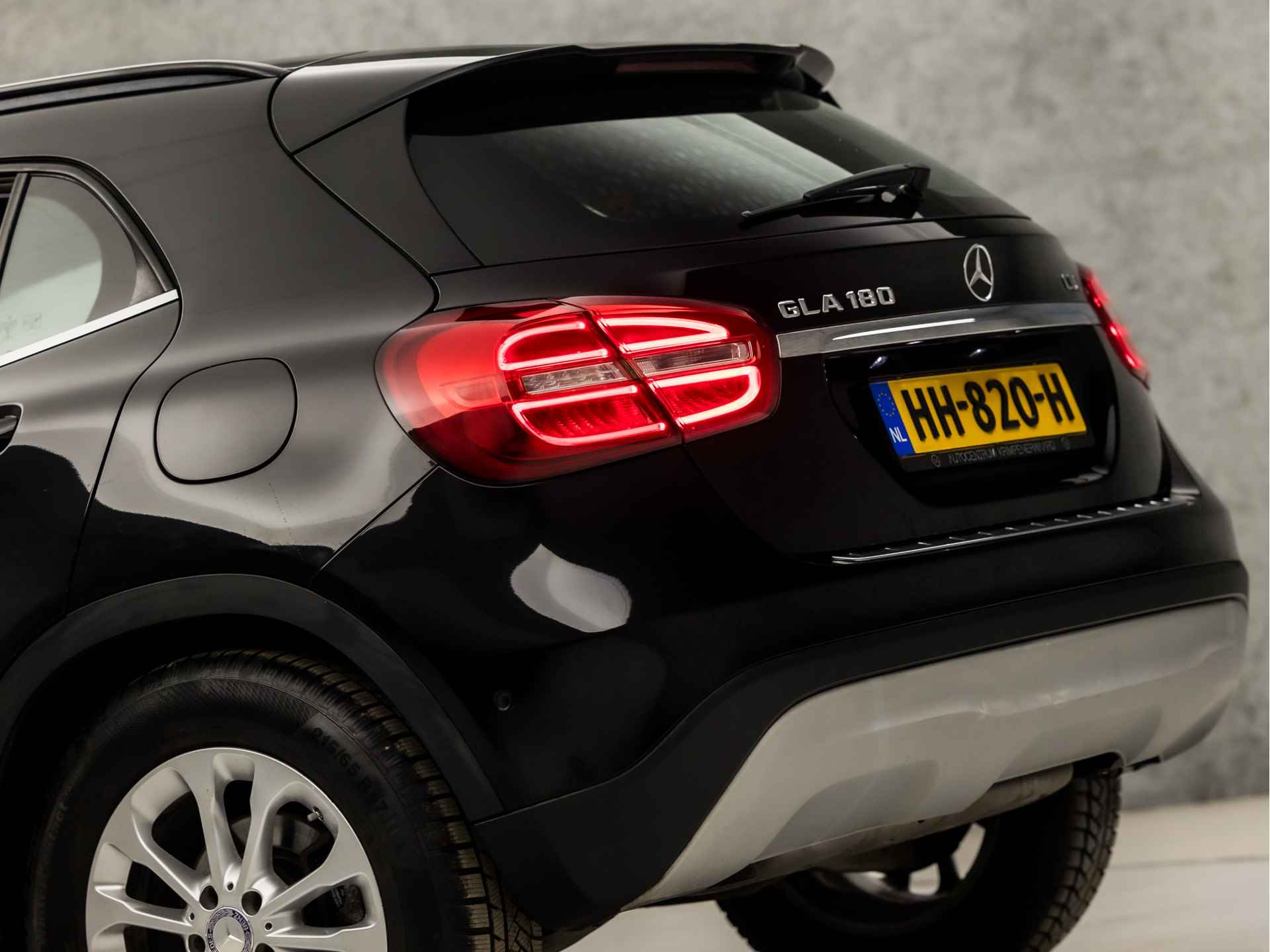 Mercedes-Benz GLA 180 CDI Sport Automaat (NAVIGATIE, LEDER, ZWART HEMEL, CRUISE, SPORTSTOELEN, PARKEERSENSOREN, XENON, NIEUWE APK, NIEUWSTAAT) - 11/32