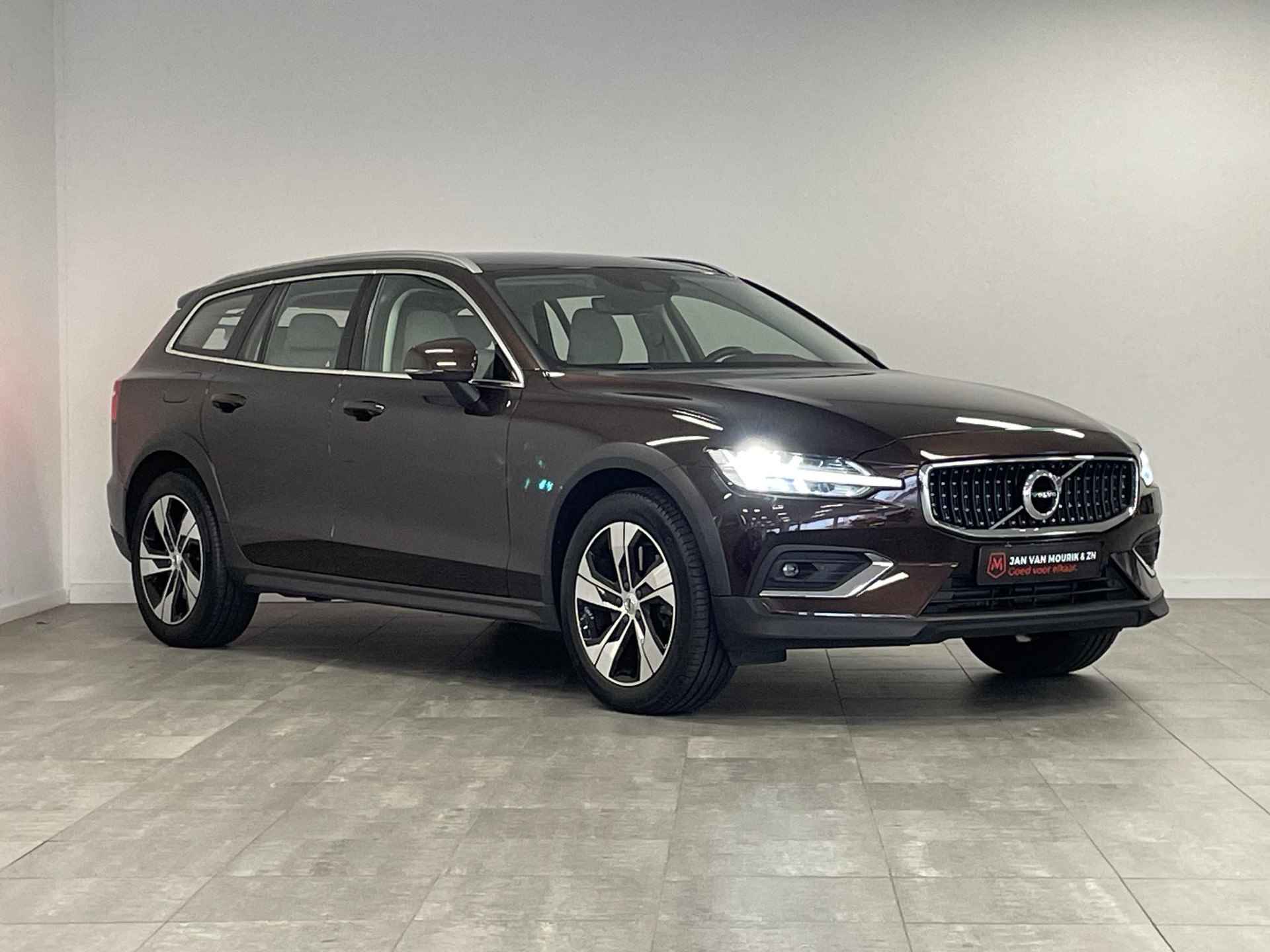 Volvo V60 Cross Country 2.0 T5 AWD  Pro | Achteruitrijcamera | Trekhaak | Cruise Control Adaptief - 6/38