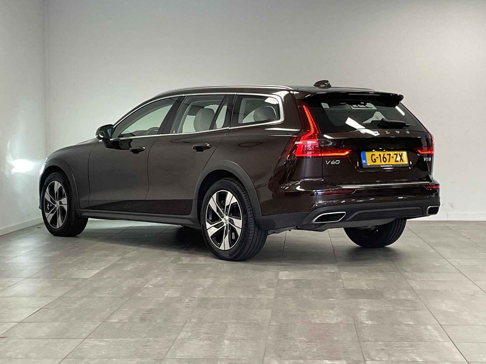 Volvo V60 Cross Country 2.0 T5 AWD  Pro | Achteruitrijcamera | Trekhaak | Cruise Control Adaptief - 7/38