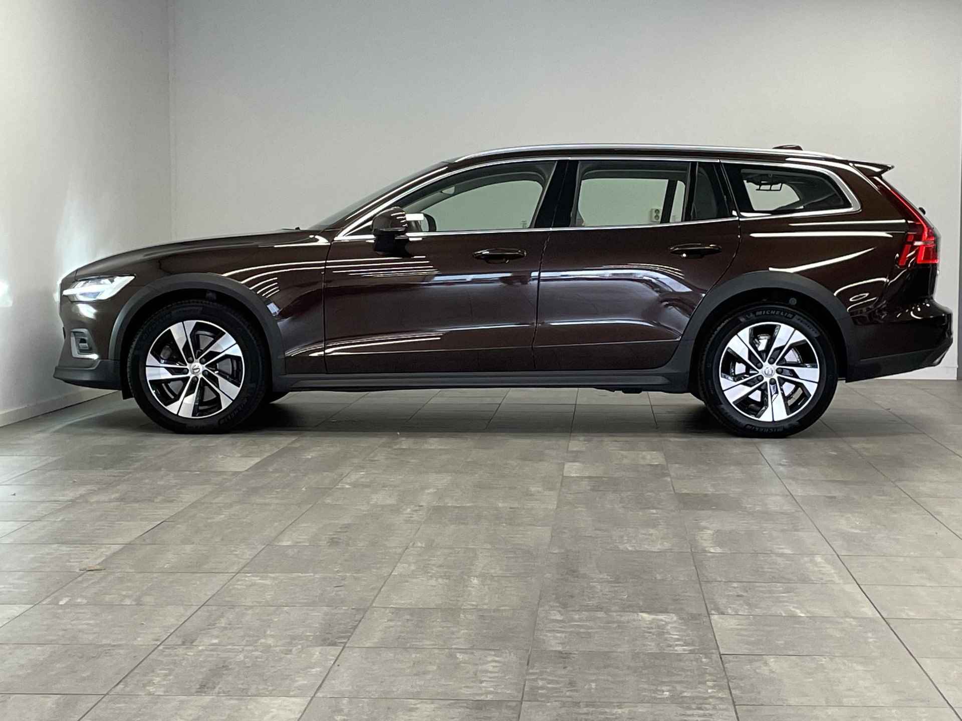 Volvo V60 Cross Country 2.0 T5 AWD  Pro | Achteruitrijcamera | Trekhaak | Cruise Control Adaptief - 14/38