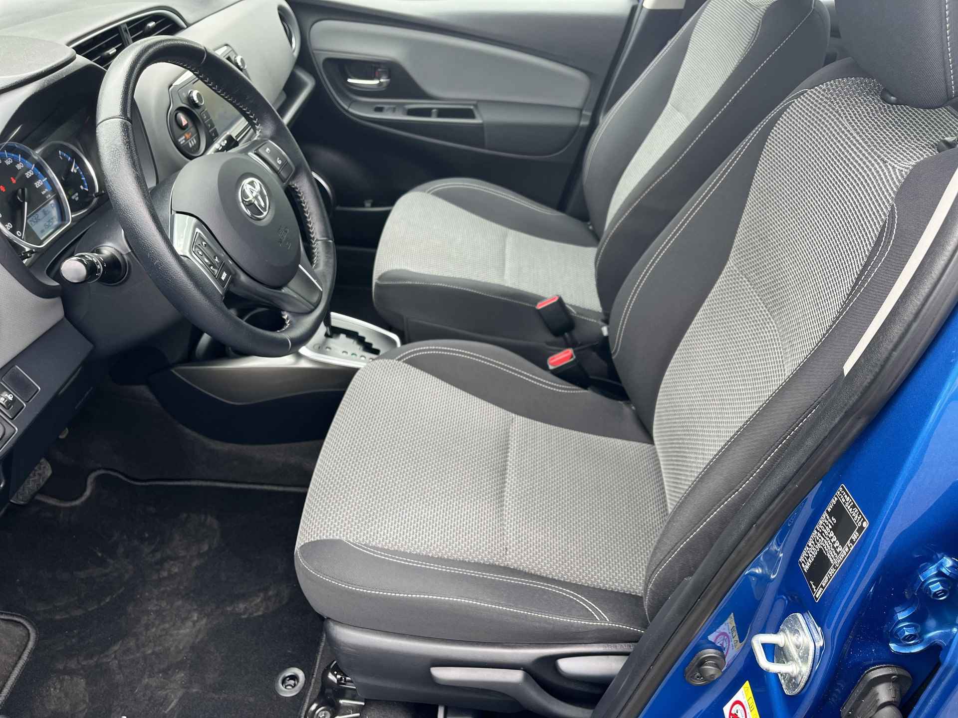 Toyota Yaris 1.5 Hybrid Lease | Navigatie | Cruise control | Parkeersensoren | Licht metalen velgen | - 10/25
