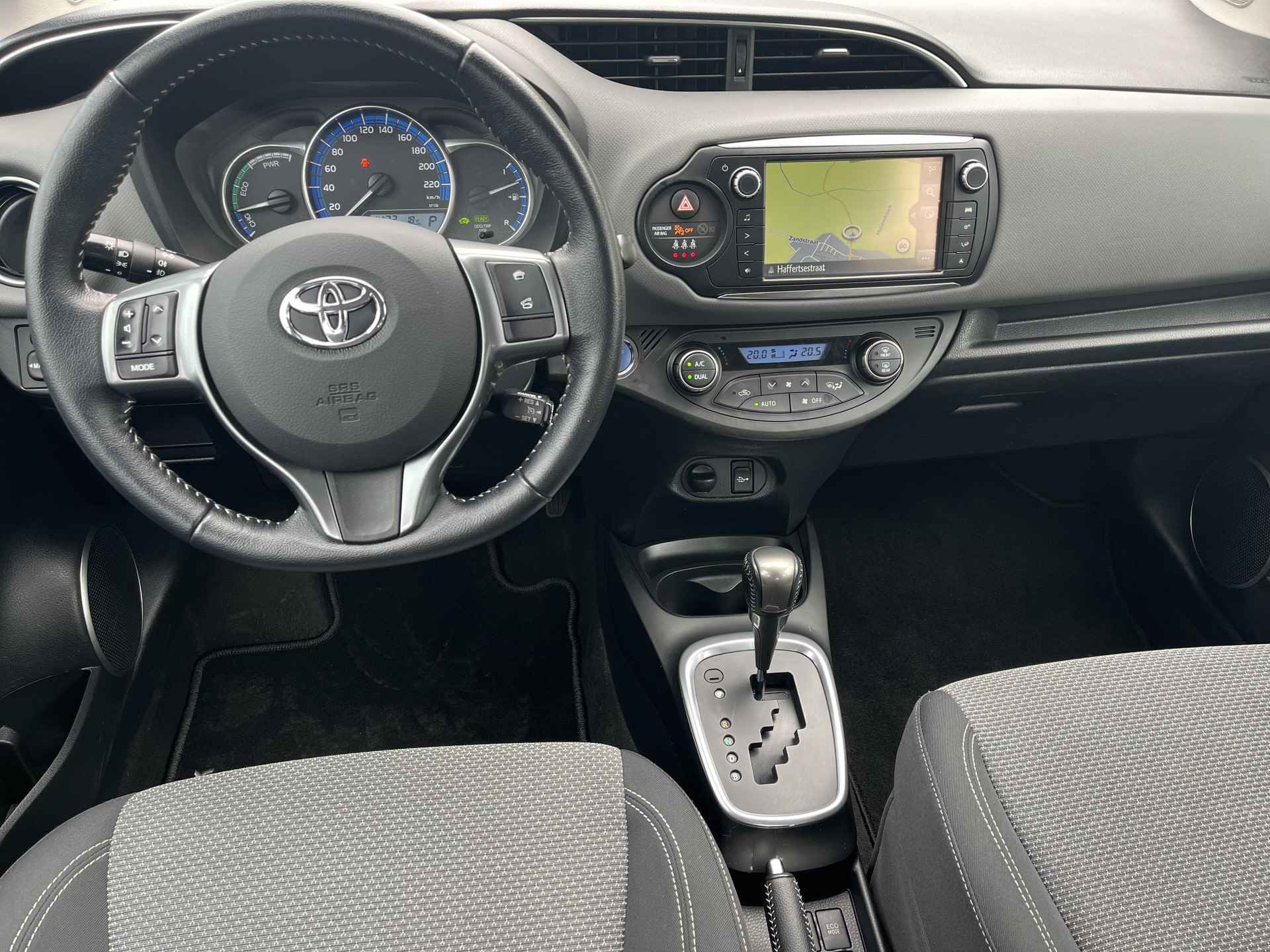 Toyota Yaris 1.5 Hybrid Lease | Navigatie | Cruise control | Parkeersensoren | Licht metalen velgen | - 16/25