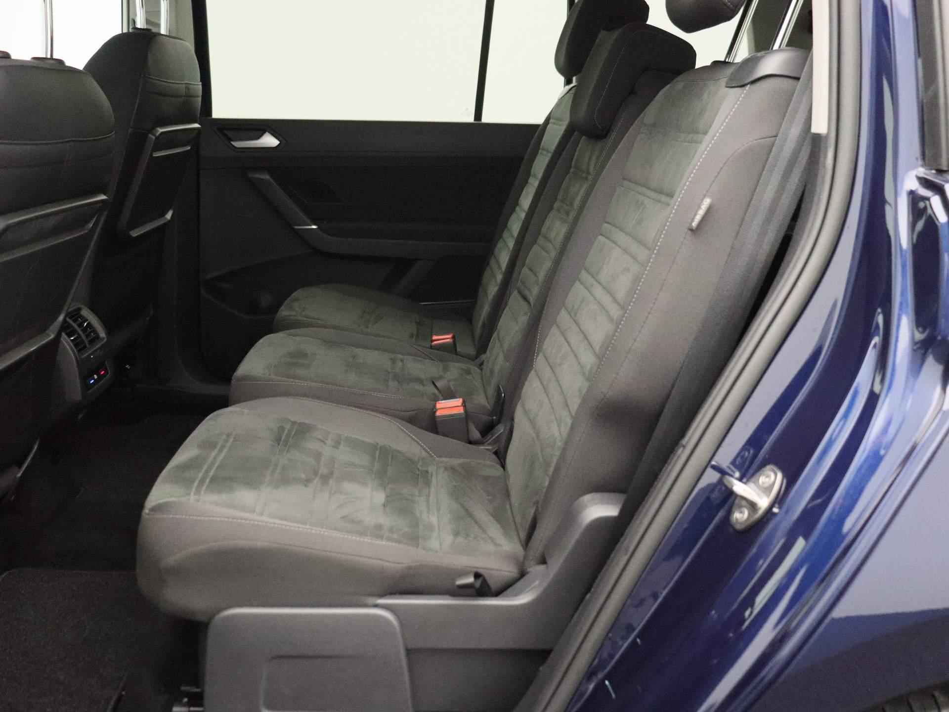 Volkswagen Touran 1.5 TSI Comfortline Business 7-Zits | Achteruitrijcamera | Parkeersensoren | Stoelverwarming | Airco | - 13/38