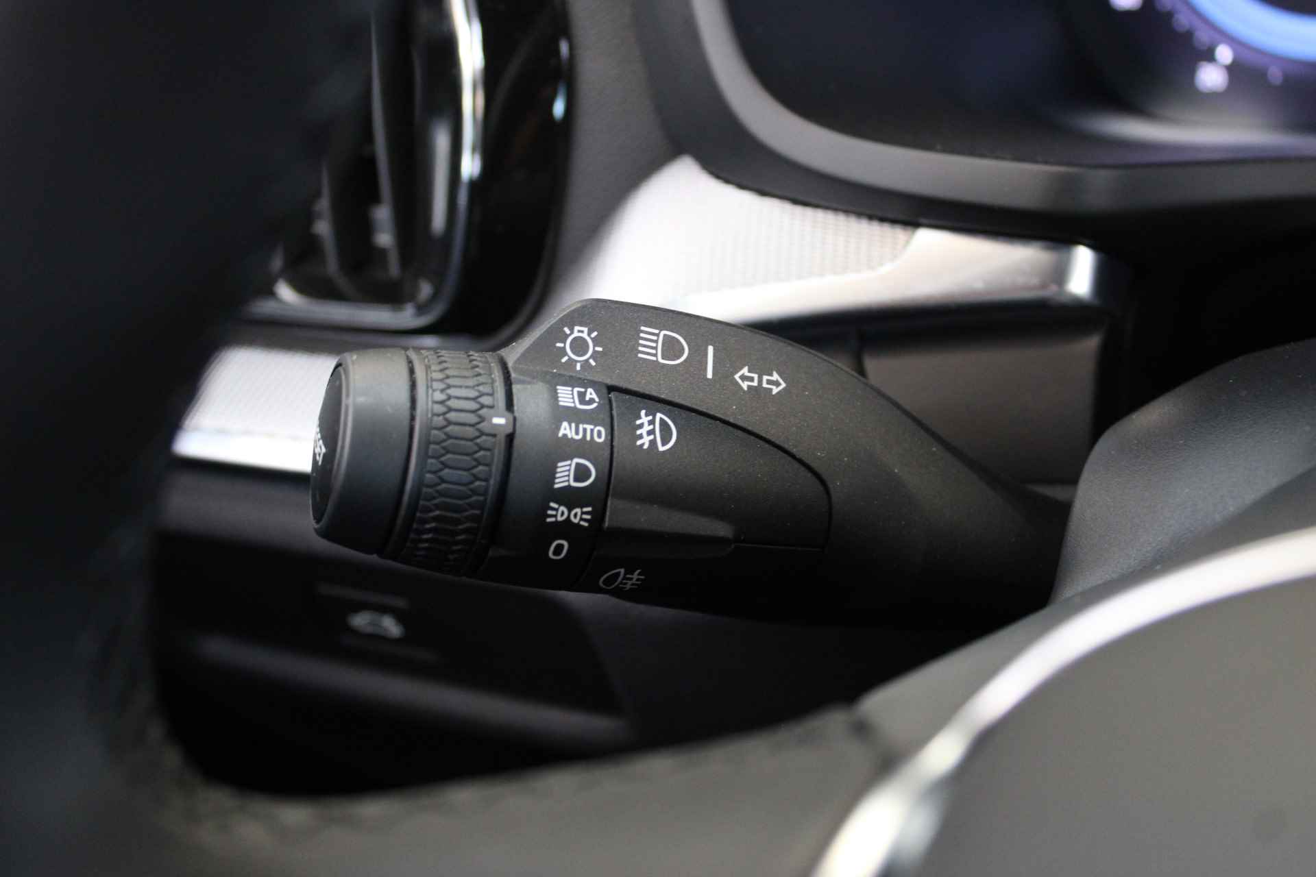 Volvo V60 B4 200PK Plus Dark | BLIS | Sportstoelen | Camera | Pilot Assist | Memory stoelen | Achterb verwarming - 33/69