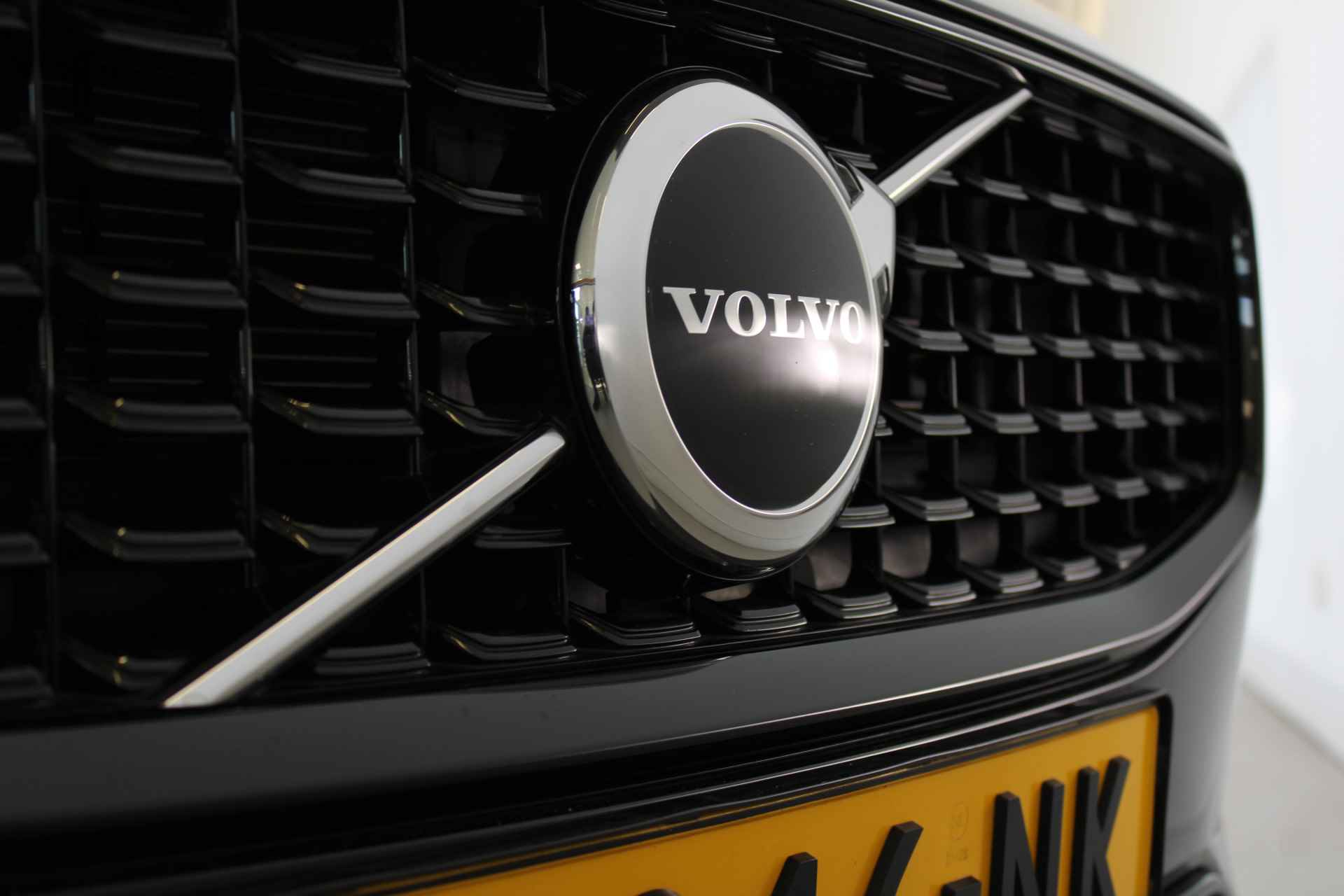 Volvo V60 B4 200PK Plus Dark | BLIS | Sportstoelen | Camera | Pilot Assist | Memory stoelen | Achterb verwarming - 48/69