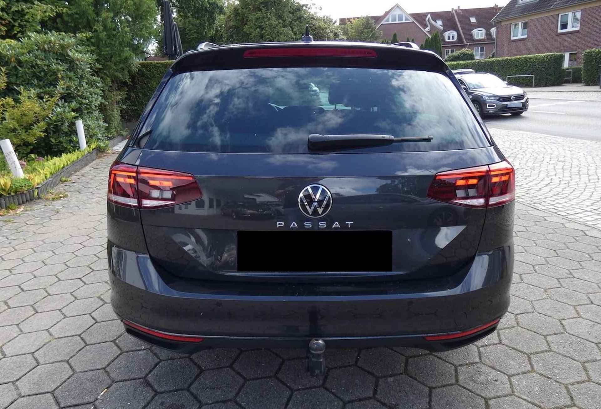 Volkswagen Passat Variant 2.0 TDI 200 PK DSG ACC TREKHAAK CAMERA LED - 6/23