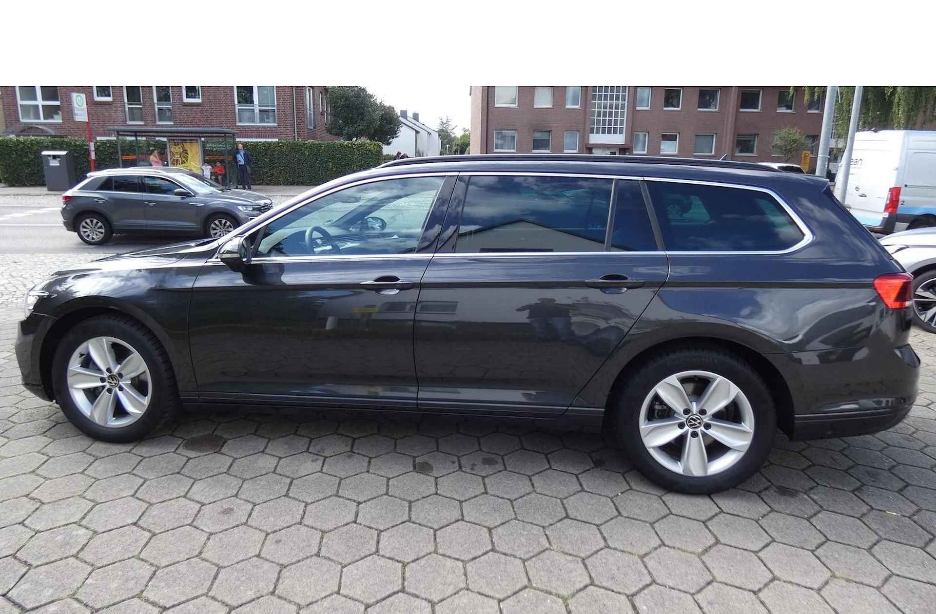 Volkswagen Passat Variant 2.0 TDI 200 PK DSG ACC TREKHAAK CAMERA LED - 8/23