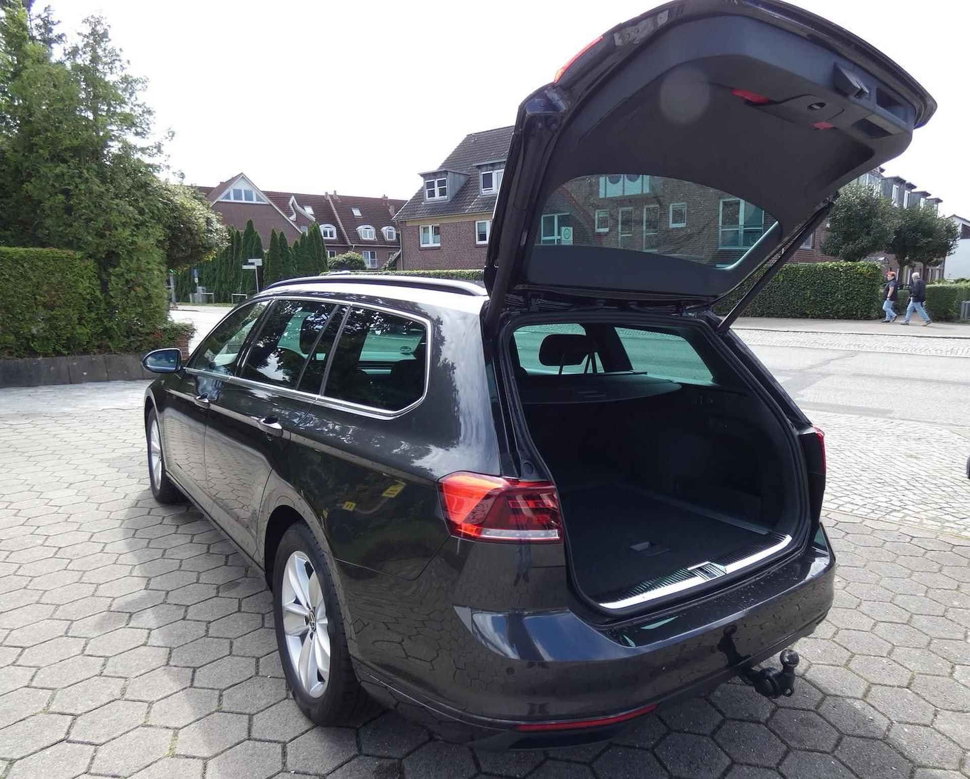 Volkswagen Passat Variant 2.0 TDI 200 PK DSG ACC TREKHAAK CAMERA LED - 21/23