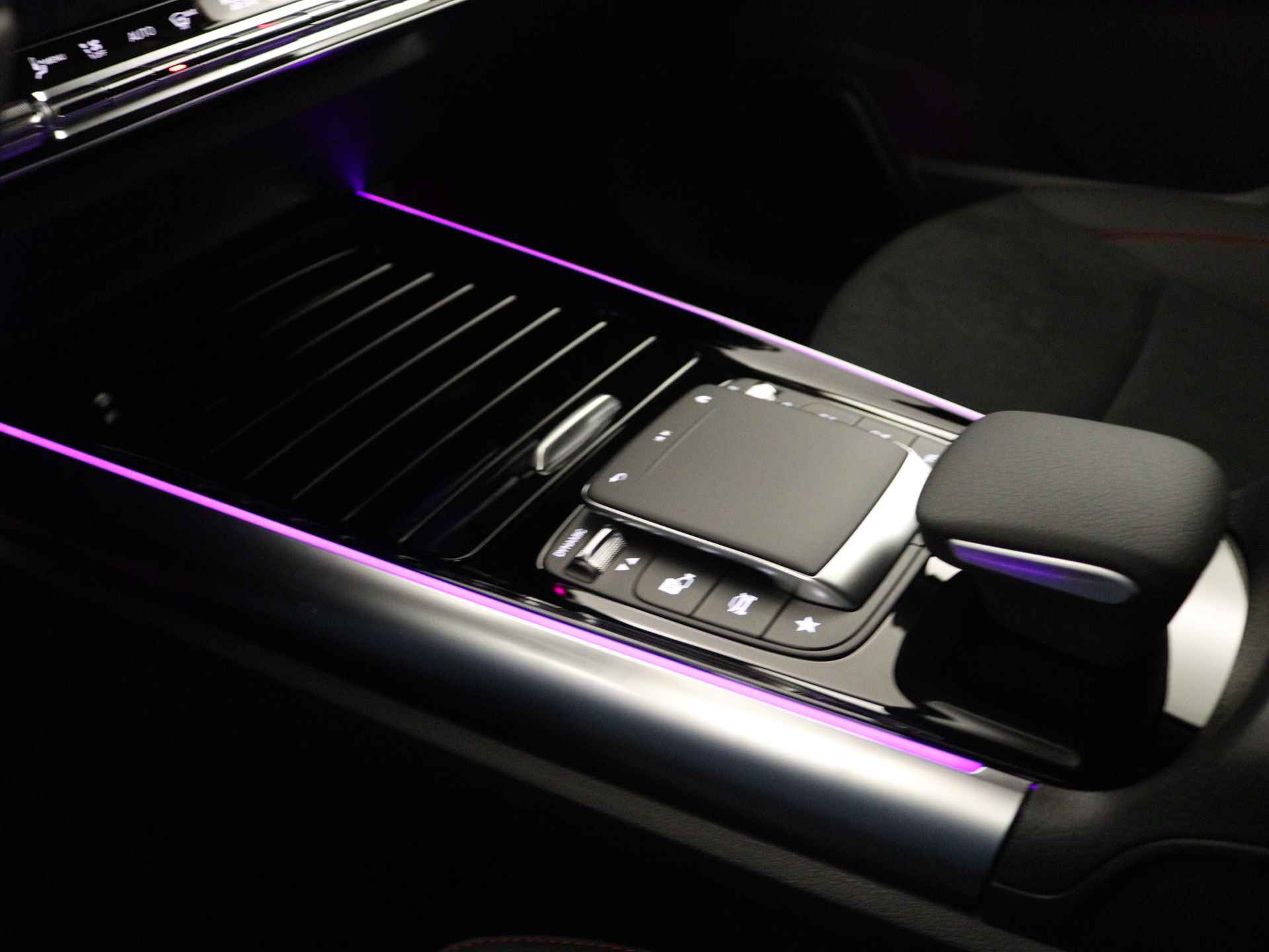 Mercedes-Benz B-Klasse 180 AMG Nightpakket | Distronic | Alarm | Keyless Go | Stoelverwarming | Car Play | DAB | - 10/37