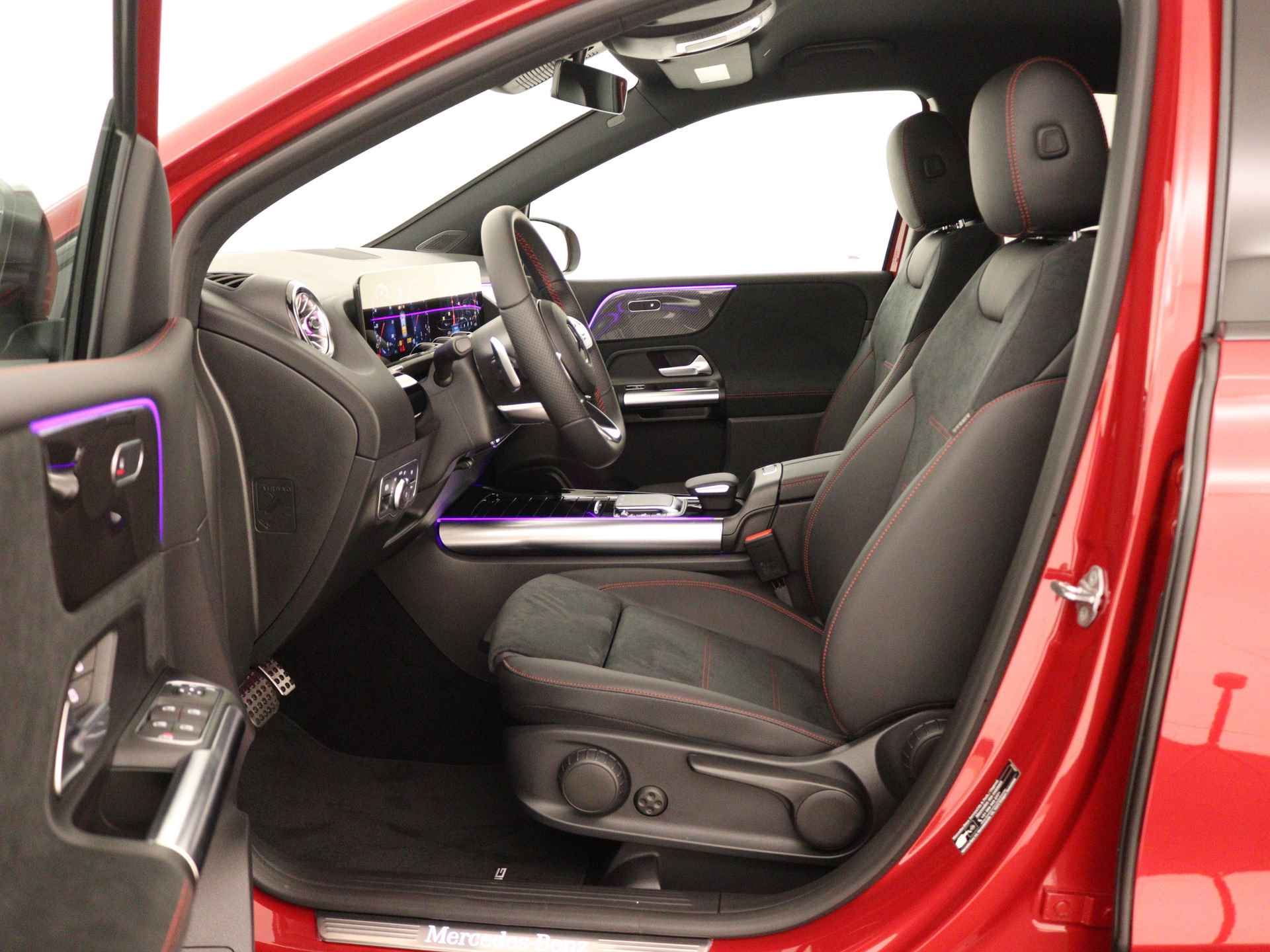 Mercedes-Benz B-Klasse 180 AMG Nightpakket | Distronic | Alarm | Keyless Go | Stoelverwarming | Car Play | DAB | - 15/37
