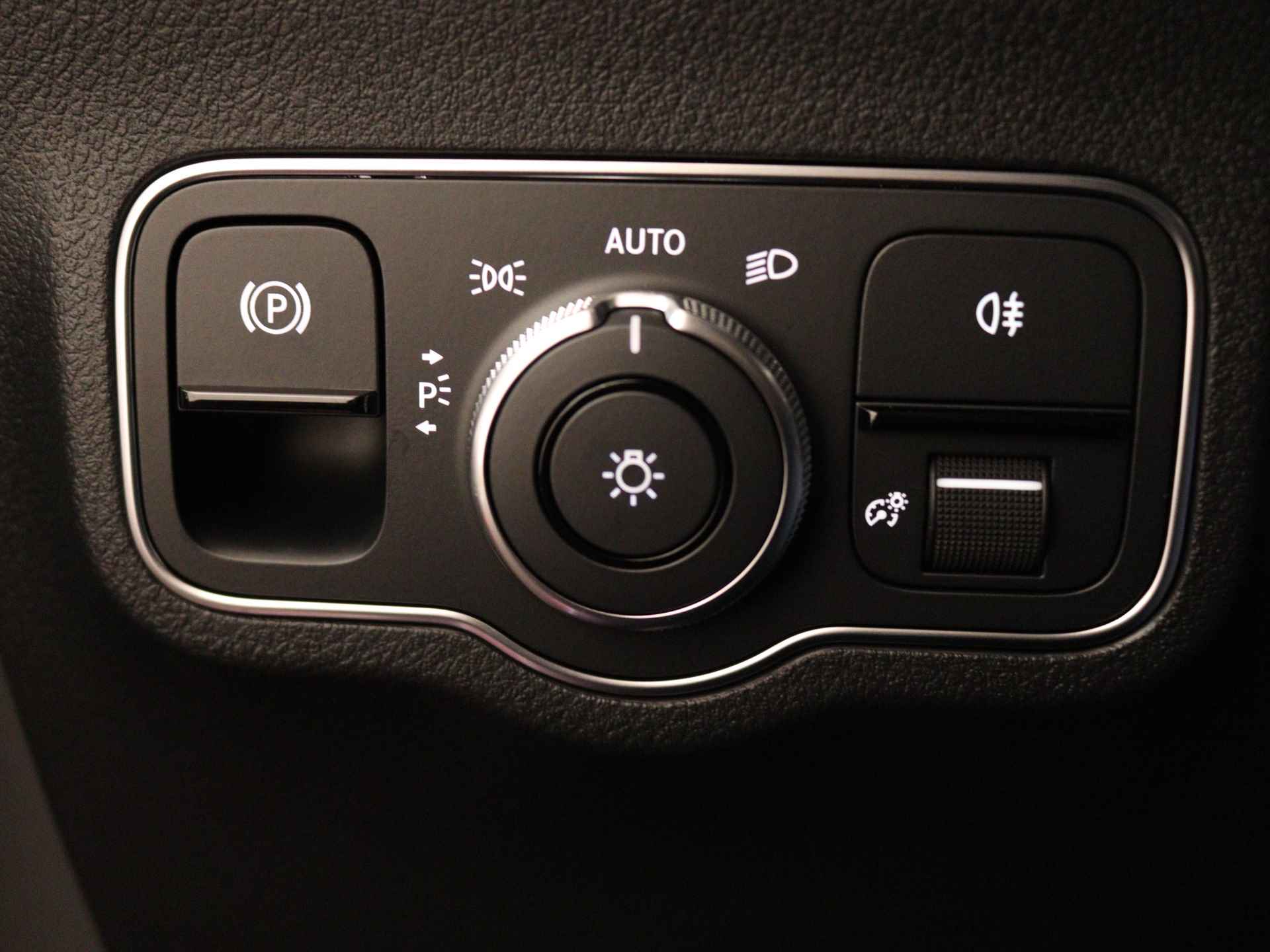 Mercedes-Benz B-Klasse 180 AMG Nightpakket | Distronic | Alarm | Keyless Go | Stoelverwarming | Car Play | DAB | - 28/37