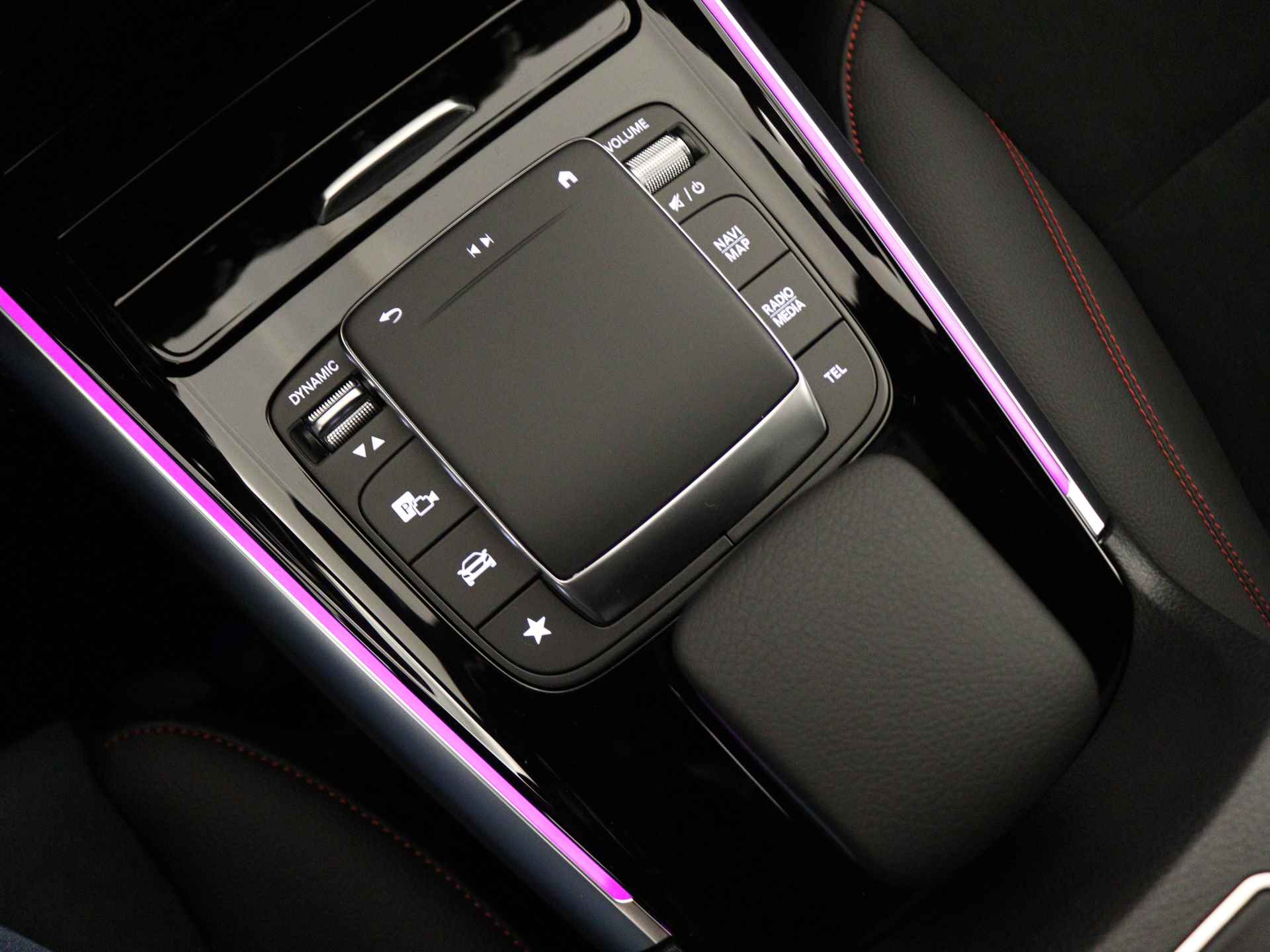 Mercedes-Benz B-Klasse 180 AMG Nightpakket | Distronic | Alarm | Keyless Go | Stoelverwarming | Car Play | DAB | - 29/37