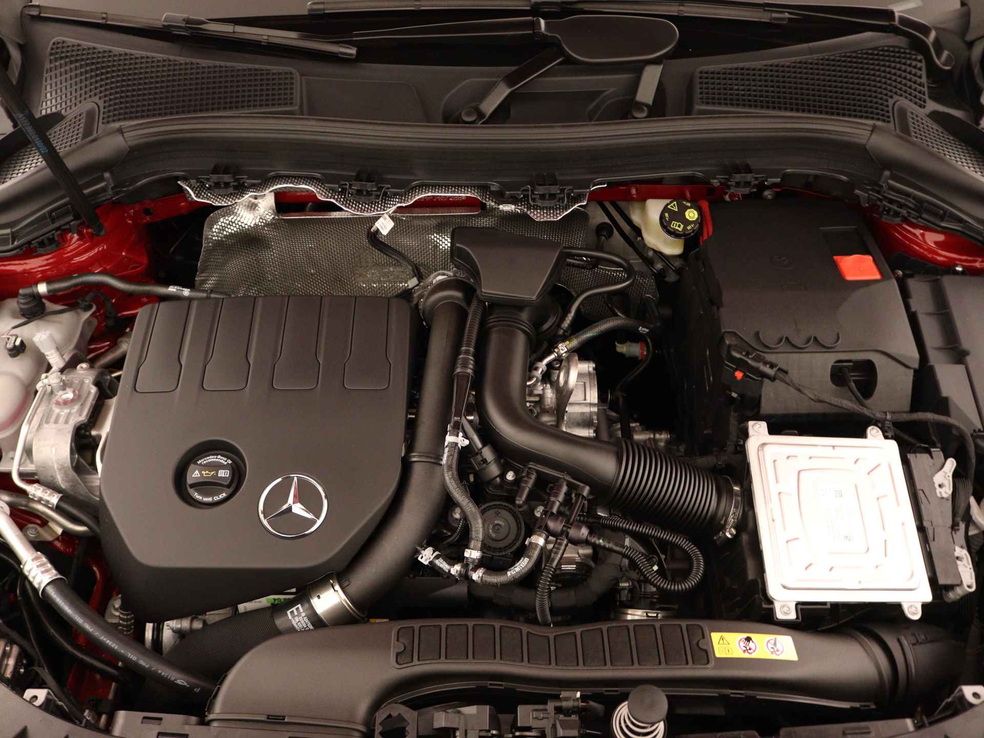 Mercedes-Benz B-Klasse 180 AMG Nightpakket | Distronic | Alarm | Keyless Go | Stoelverwarming | Car Play | DAB | - 34/37