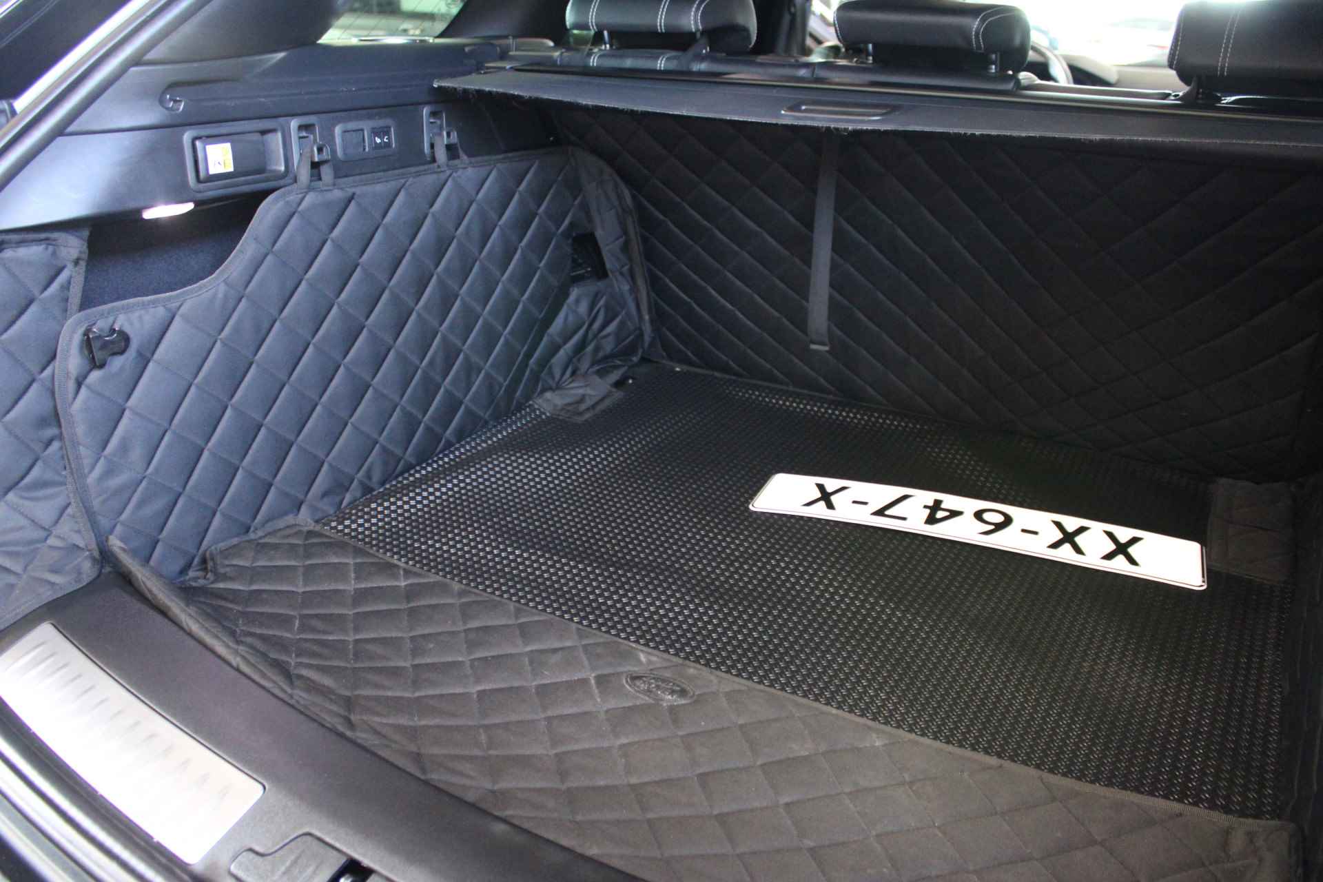 Land Rover Range Rover Velar 3.0 V6 AWD R-Dynamic HSE | Vol leder luxe memory stoelen + verwarming | Meridian audio | Luchtvering | Panoramadak | Elektr. trekhaak | Full LED | 1e eigenaar | Dealer onderhouden | Dode hoek detectie | 22'' LM | Bomvol in de opties | - 18/83