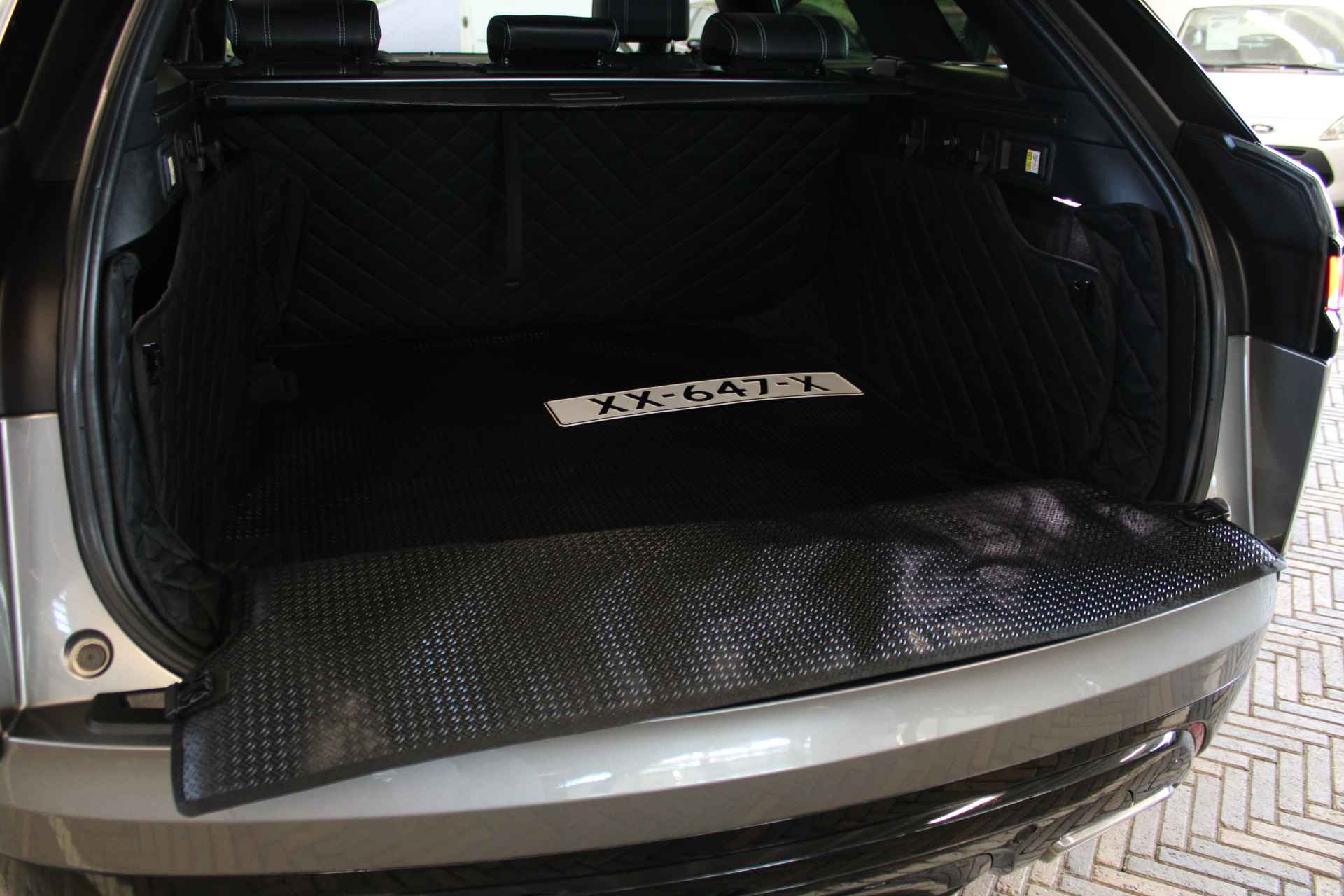 Land Rover Range Rover Velar 3.0 V6 AWD R-Dynamic HSE | Vol leder luxe memory stoelen + verwarming | Meridian audio | Luchtvering | Panoramadak | Elektr. trekhaak | Full LED | 1e eigenaar | Dealer onderhouden | Dode hoek detectie | 22'' LM | Bomvol in de opties | - 20/83