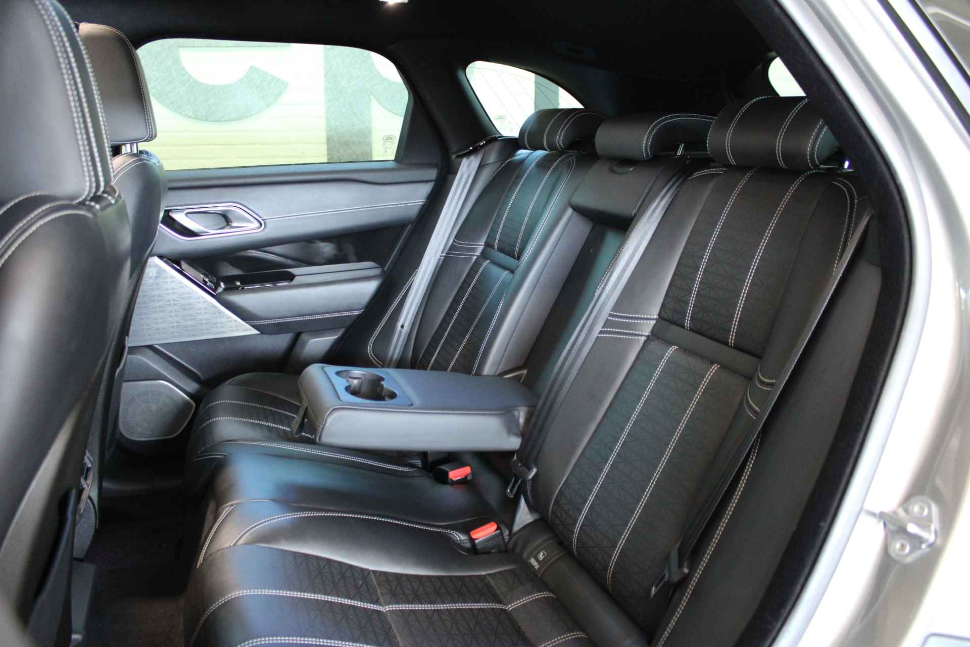 Land Rover Range Rover Velar 3.0 V6 AWD R-Dynamic HSE | Vol leder luxe memory stoelen + verwarming | Meridian audio | Luchtvering | Panoramadak | Elektr. trekhaak | Full LED | 1e eigenaar | Dealer onderhouden | Dode hoek detectie | 22'' LM | Bomvol in de opties | - 21/83