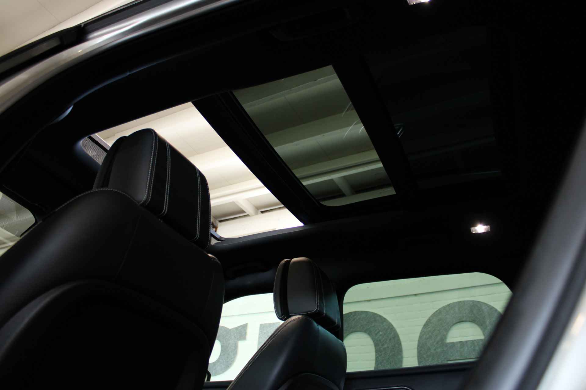 Land Rover Range Rover Velar 3.0 V6 AWD R-Dynamic HSE | Vol leder luxe memory stoelen + verwarming | Meridian audio | Luchtvering | Panoramadak | Elektr. trekhaak | Full LED | 1e eigenaar | Dealer onderhouden | Dode hoek detectie | 22'' LM | Bomvol in de opties | - 32/83