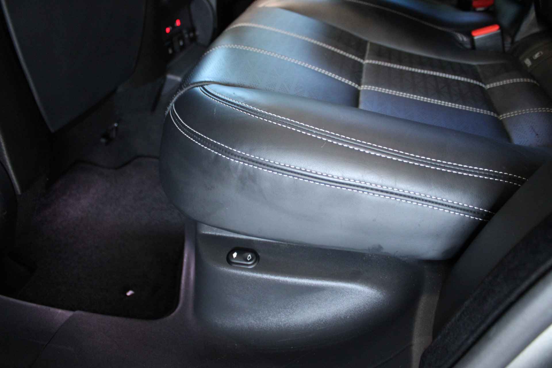 Land Rover Range Rover Velar 3.0 V6 AWD R-Dynamic HSE | Vol leder luxe memory stoelen + verwarming | Meridian audio | Luchtvering | Panoramadak | Elektr. trekhaak | Full LED | 1e eigenaar | Dealer onderhouden | Dode hoek detectie | 22'' LM | Bomvol in de opties | - 33/83