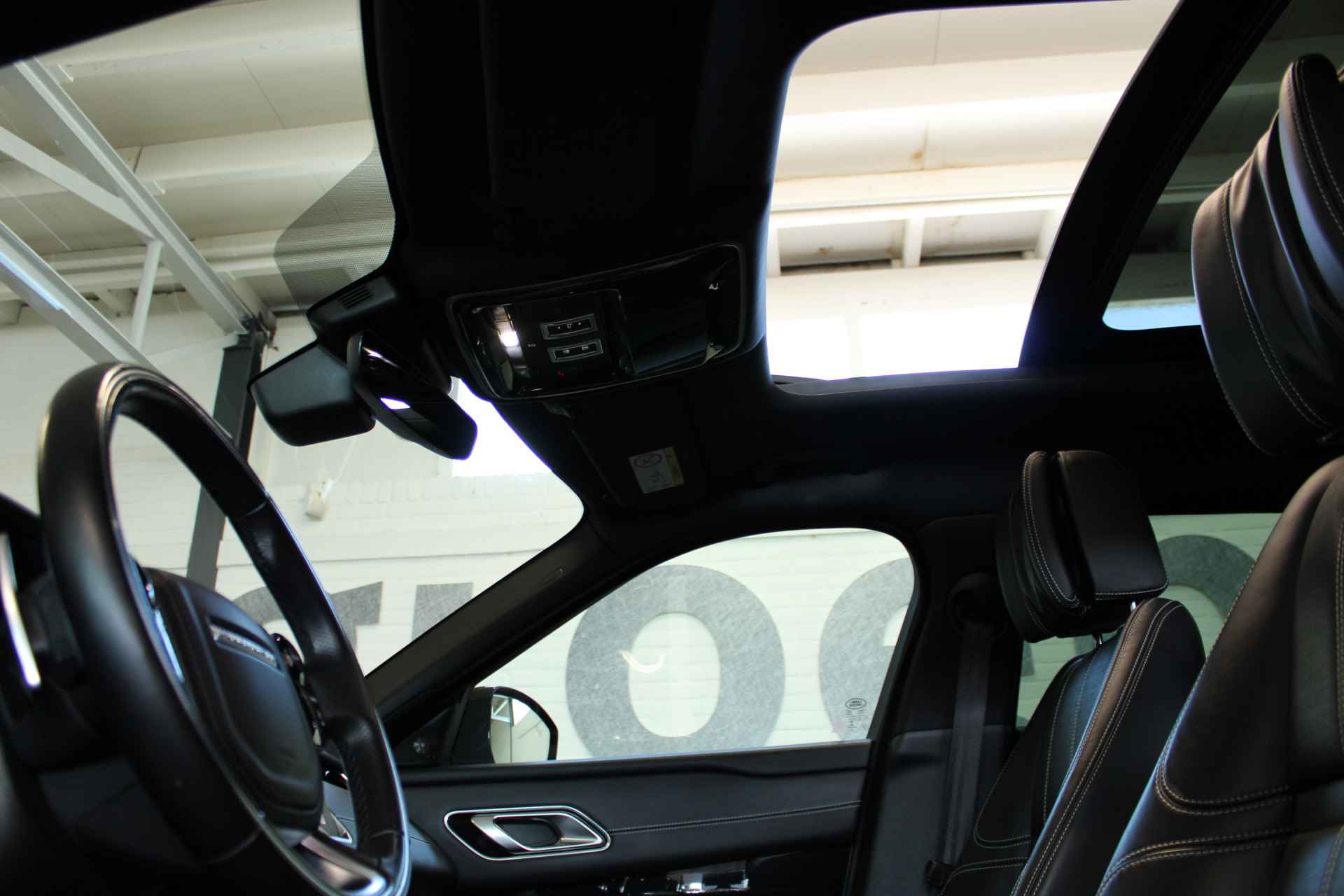 Land Rover Range Rover Velar 3.0 V6 AWD R-Dynamic HSE | Vol leder luxe memory stoelen + verwarming | Meridian audio | Luchtvering | Panoramadak | Elektr. trekhaak | Full LED | 1e eigenaar | Dealer onderhouden | Dode hoek detectie | 22'' LM | Bomvol in de opties | - 35/83