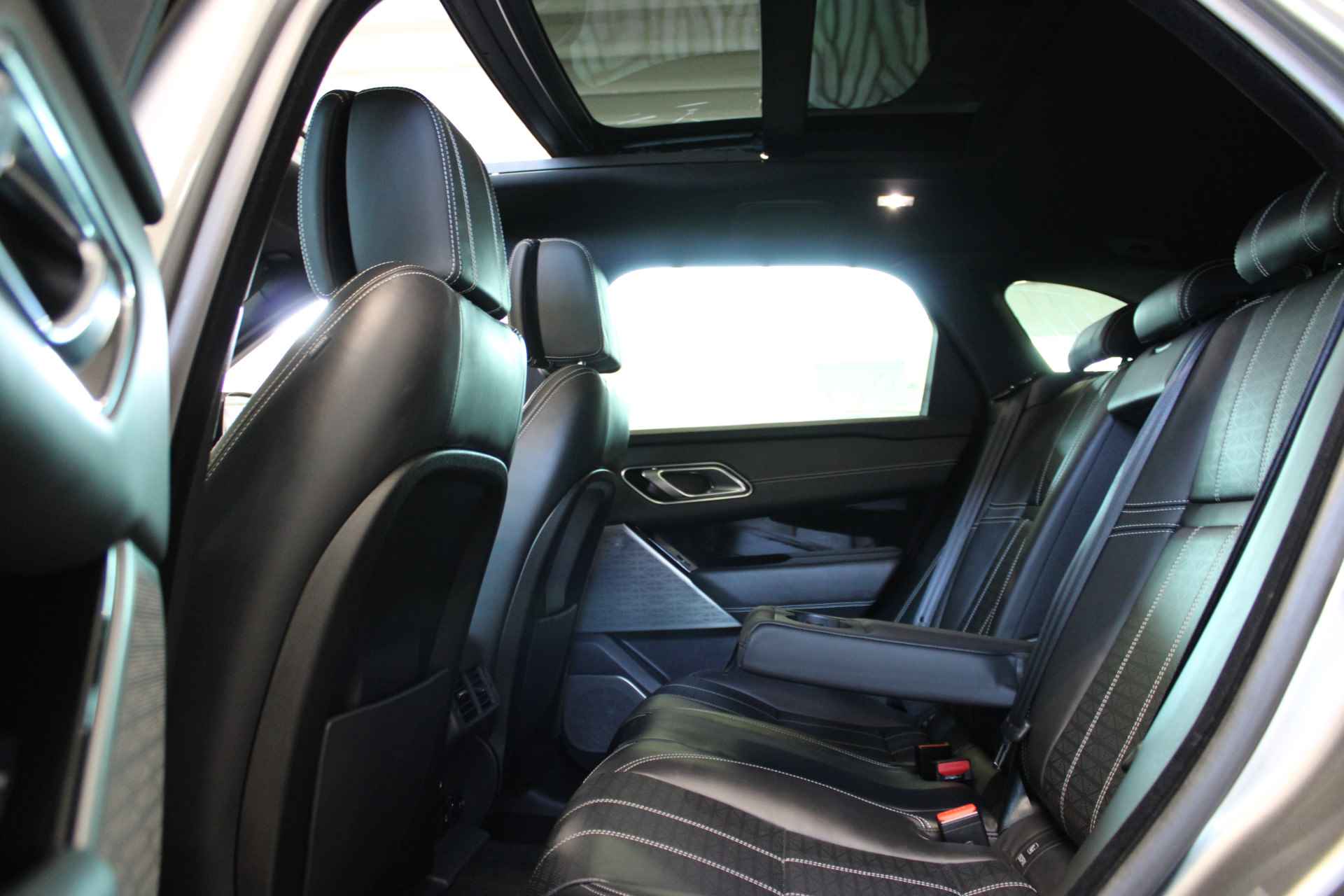Land Rover Range Rover Velar 3.0 V6 AWD R-Dynamic HSE | Vol leder luxe memory stoelen + verwarming | Meridian audio | Luchtvering | Panoramadak | Elektr. trekhaak | Full LED | 1e eigenaar | Dealer onderhouden | Dode hoek detectie | 22'' LM | Bomvol in de opties | - 62/83