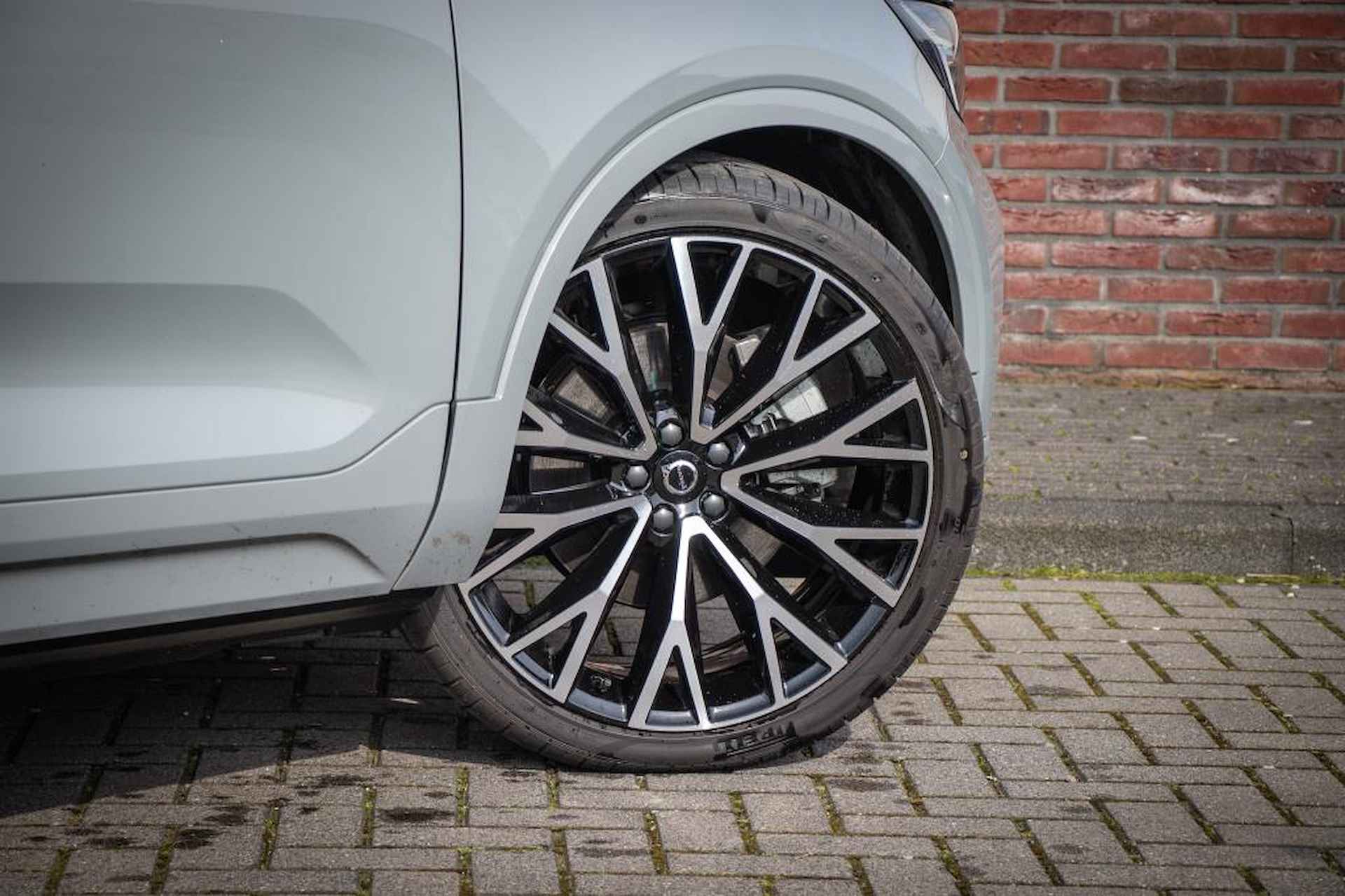 Volvo C40 Single Motor Extened Range Core 82 kWh | Trekhaak | 22 inch velgen | Panoramadak | Stoel & Stuurverwarming | LED koplampen | Google Maps navigatie - 7/22