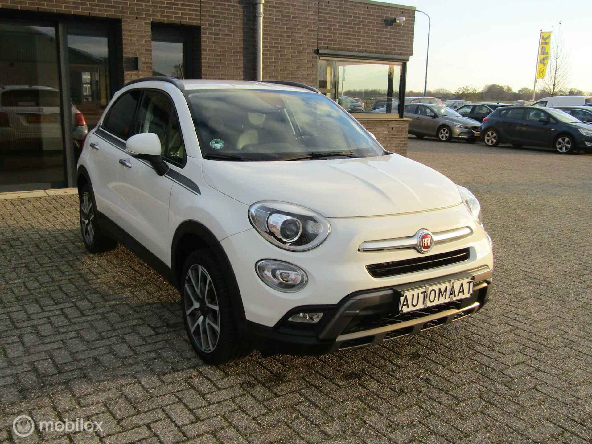 Fiat 500 X 1.4 Turbo MultiAir Lounge | Camera, Trekhaak, Xenon - 8/24