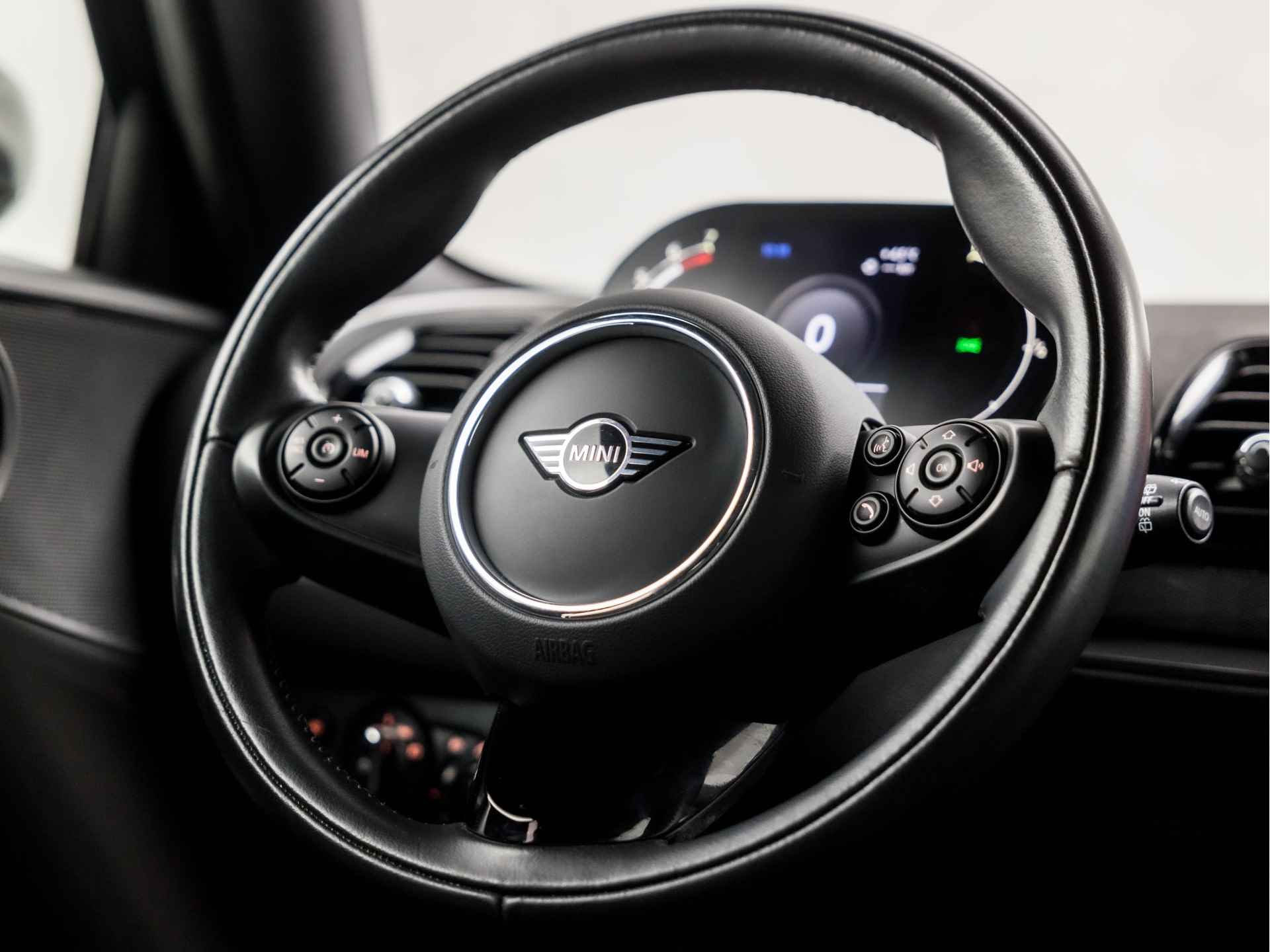 MINI Clubman 1.5 One Sport (DIGITAL COCKPIT, APPLE CARPLAY, GROOT NAVI, DEALER ONDERHOUDEN, CLIMATE, LED KOPLAMPEN, SPORTSTOELEN, GETINT GLAS, DAB+, ZWART HEMEL, NIEUWSTAAT) - 16/38