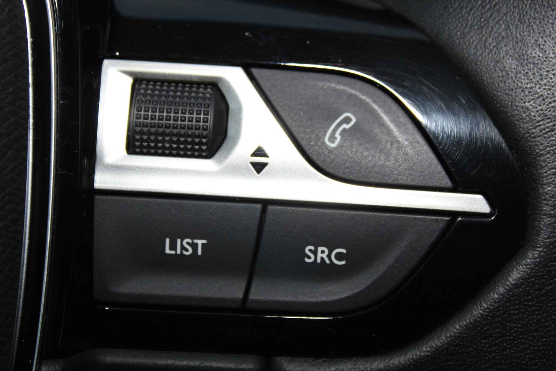 Peugeot 3008 1.2-130pk PureTech Blue Lease Executive AUTOMAAT. Correct nette, comfortabele wagen. Navigatie, camera, telefoonvoorb., trekhaak+afn. kogel, metallic, LM wielen etc. - 19/26