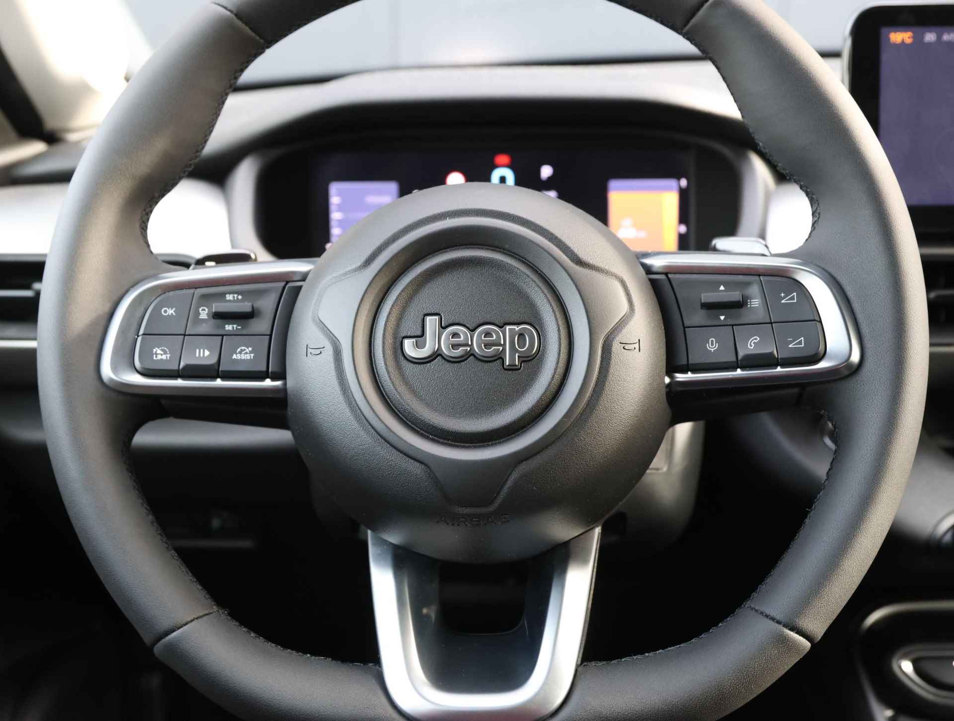 Jeep Avenger 1.2 e-Hybrid Summit Automaat | Navigatie | Stoelverwarming | Apple CarPlay & Android Auto - 28/41