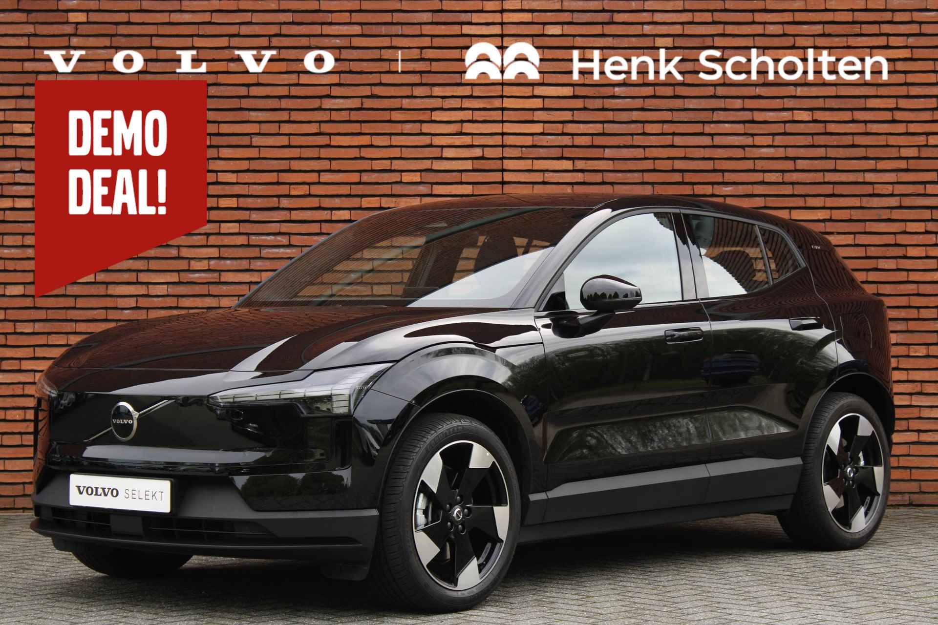 Volvo EX30 Single Motor Extented Range Ultra 69 kWh, Panoramadak, Elektrisch Verstelbare Voorstoelen Met Geheugen, Park Pilot Assist, 360° Parkeercamera, Adaptieve Cruise Control Met Pilot Assist, Harman/Kardon Premium Geluidssysteem Met Soundbar,  Sfeerverlichting, Stuurwielverwarming, Verwarmbare Voorstoelen, 22kW On Board Charger, Extra Getint Glas Achter, 19" Lichtmetalen Velgen - 1/31