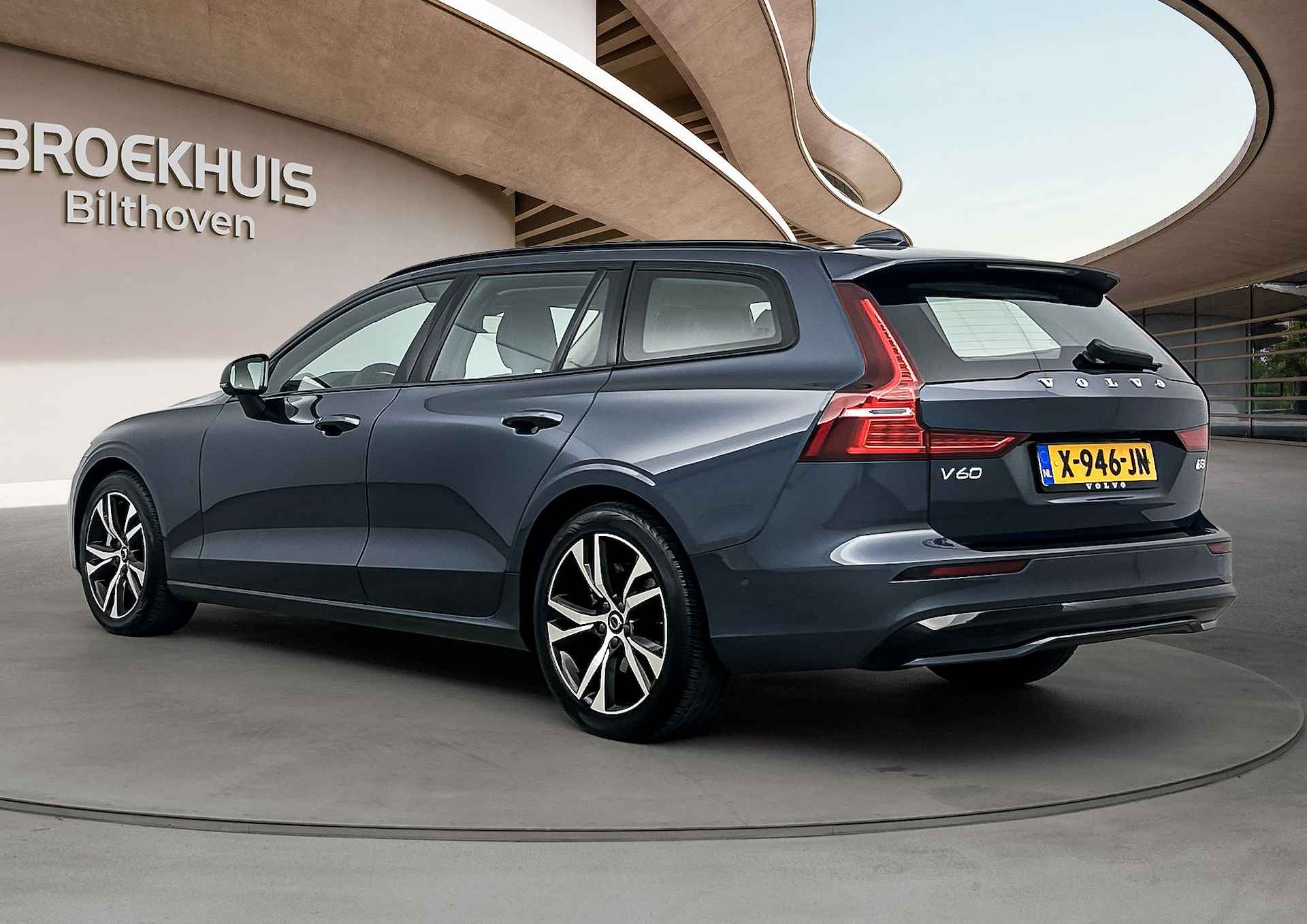 Volvo V60 2.0 B3 Plus Dark | Trekhaak | Full LED | Panoramadak | Camera + PDC | BLIS | Stoelverwarming V+A | H&K Audio | - 5/31