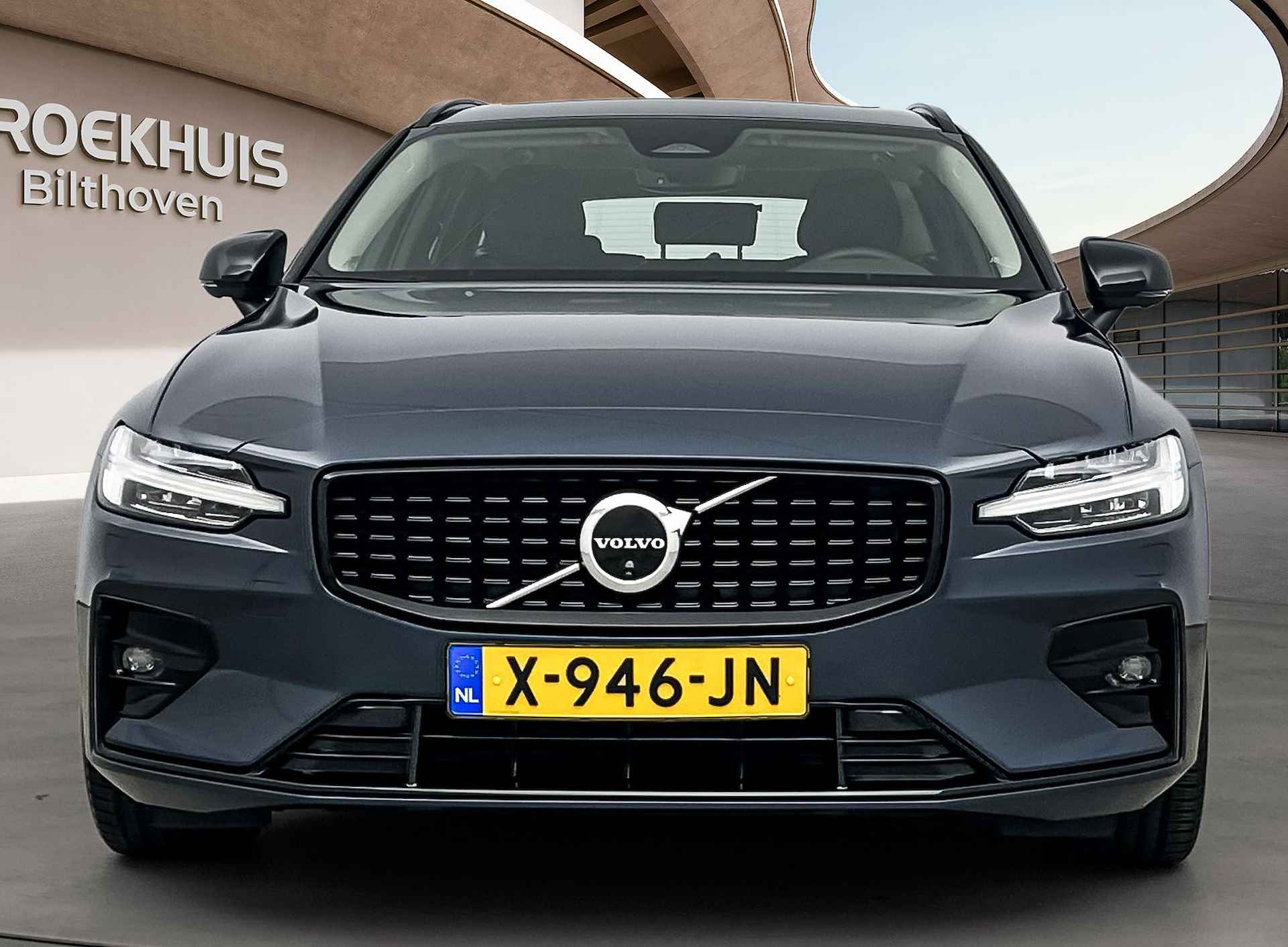 Volvo V60 2.0 B3 Plus Dark | Trekhaak | Full LED | Panoramadak | Camera + PDC | BLIS | Stoelverwarming V+A | H&K Audio | - 6/31