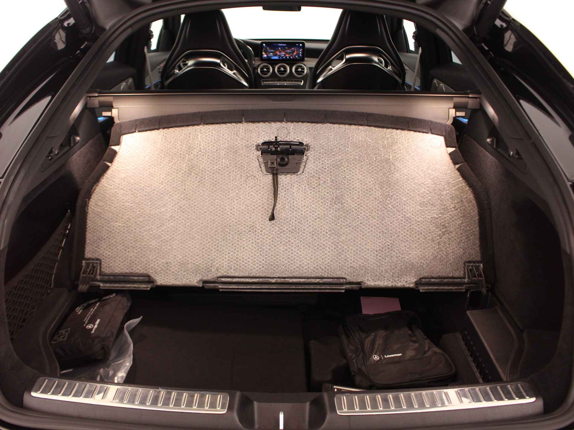 Mercedes-Benz GLC Coupé 63 S AMG 4MATIC+ Premium Plus | V8 | 510 pk | Keramische remmen | AMG performance-stoelen | Performance pakket | Inclusief 24 maanden Mercedes-Benz Certified garantie voor Europa. - 32/48