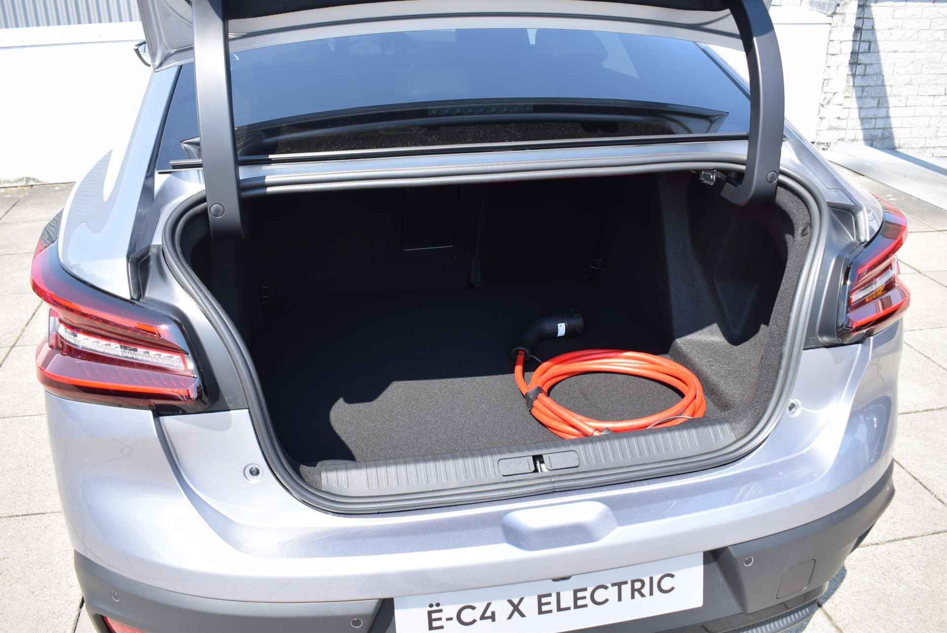 Citroen Ë-C4 X Shine 50 kWh 350km WLTP | Navigatie | Panoramadak | Verwarmde voorstoelen | Achteruitrijcamera - 10/22