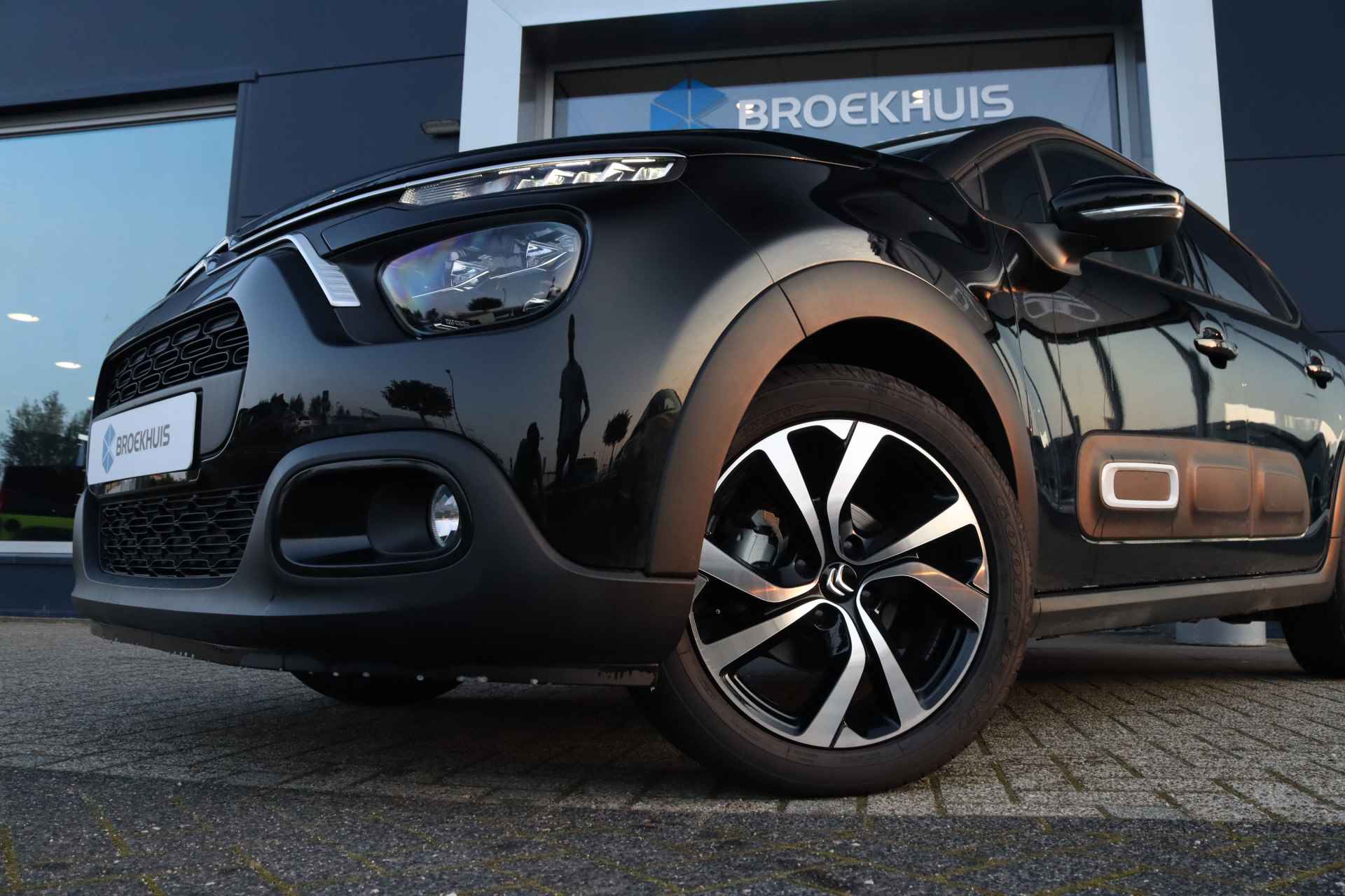 Citroën C3 1.2 83 pk PureTech Max | € 4.314,- Voorraad Voordeel | Ambiance Wood 17" lichtmetalen velgen 'Vector' | Techno Nav Pack - 3/25